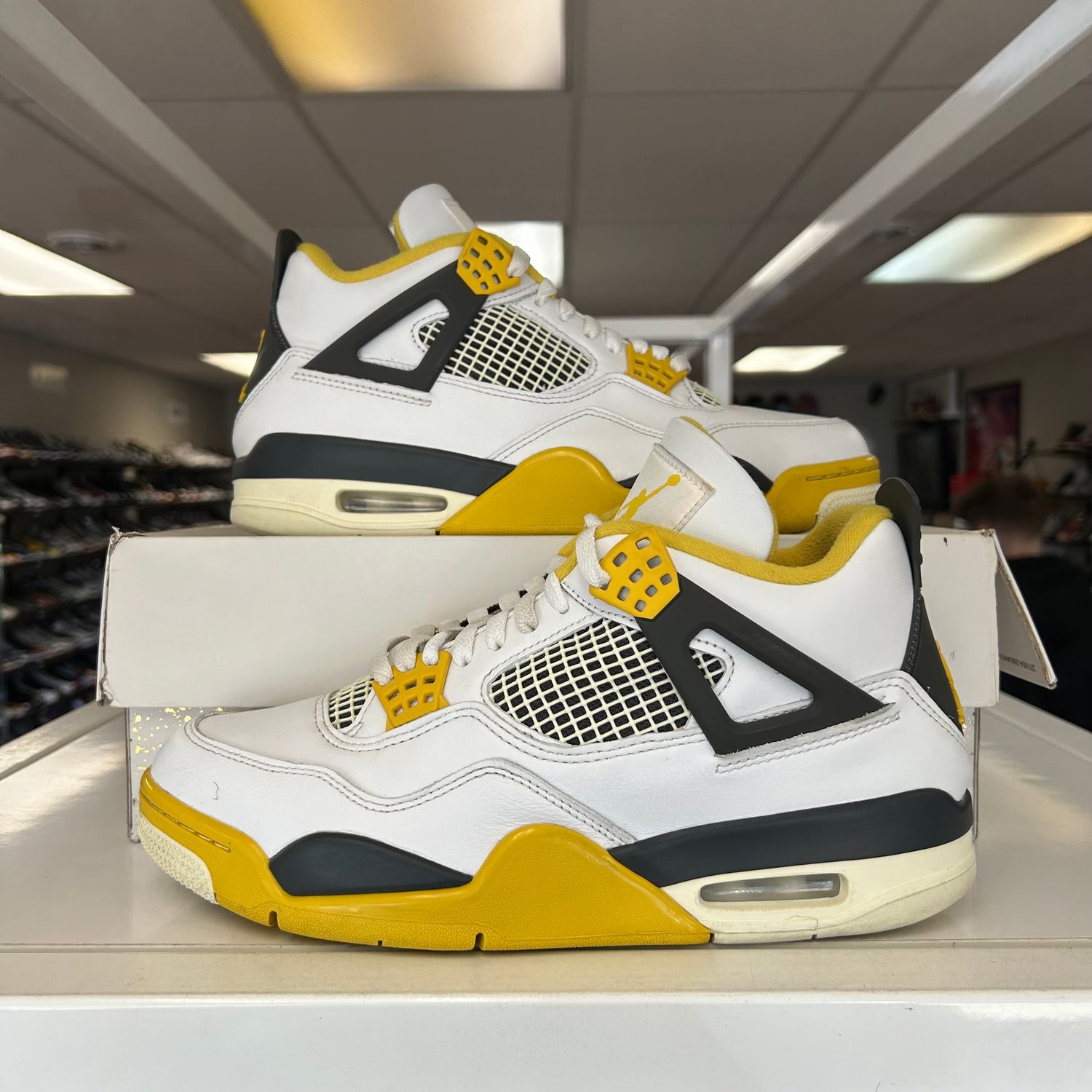 PO AIR JORDAN 4 RETRO VIVID SULFUR (WOMENS) SIZE 10.5W