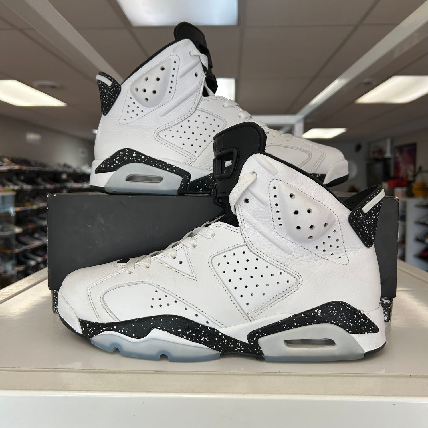 PO AIR JORDAN 6 RETRO REVERSE OREO SIZE 8