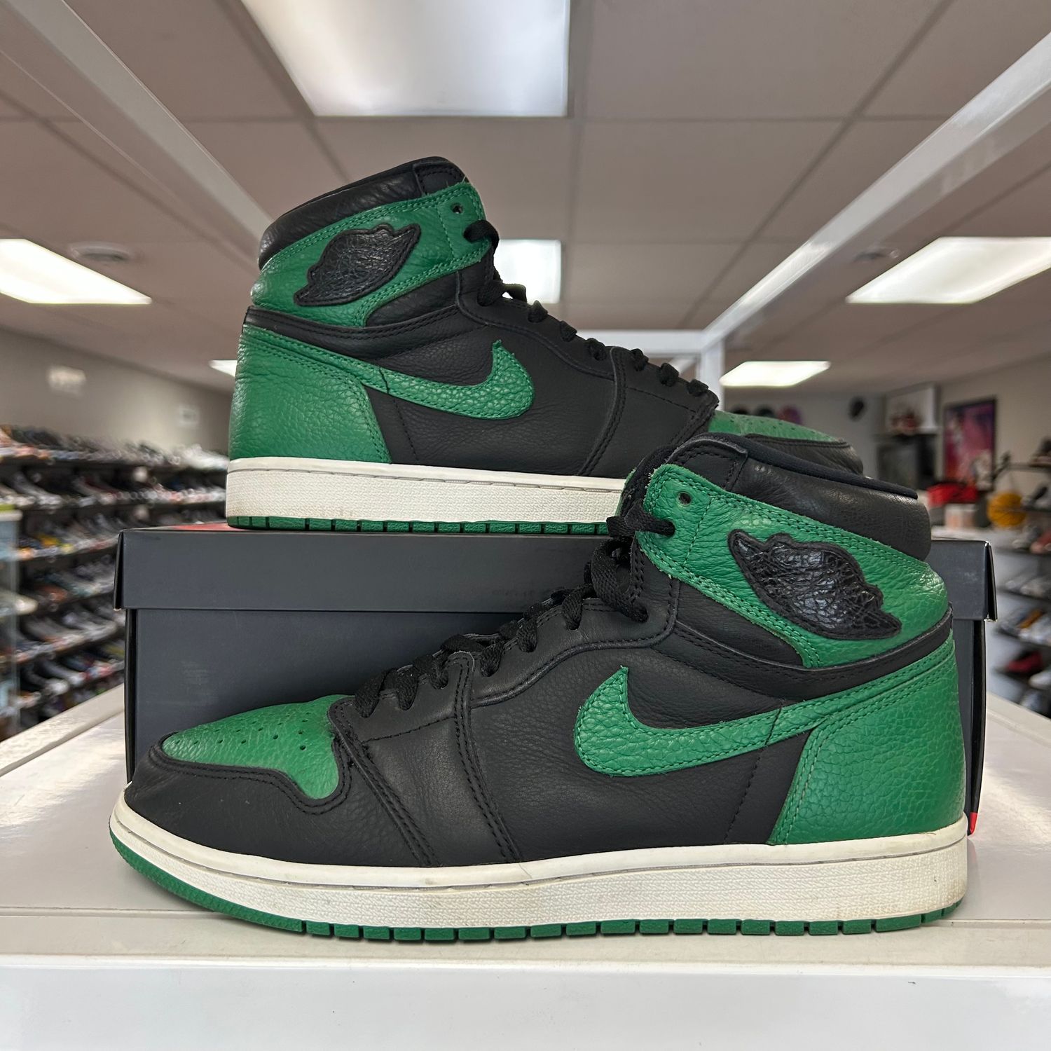 PO AIR JORDAN 1 RETRO HIGH PINE GREEN BLACK SIZE 10.5