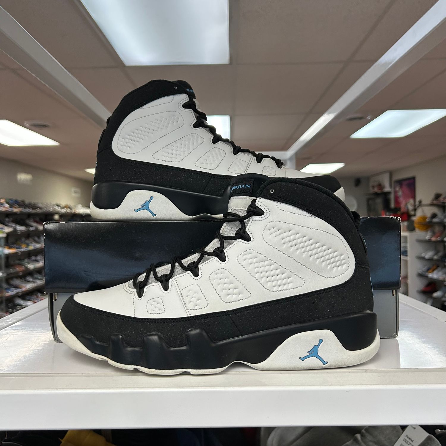 PO AIR JORDAN 9 RETRO UNIVERSITY BLUE SIZE 10.5