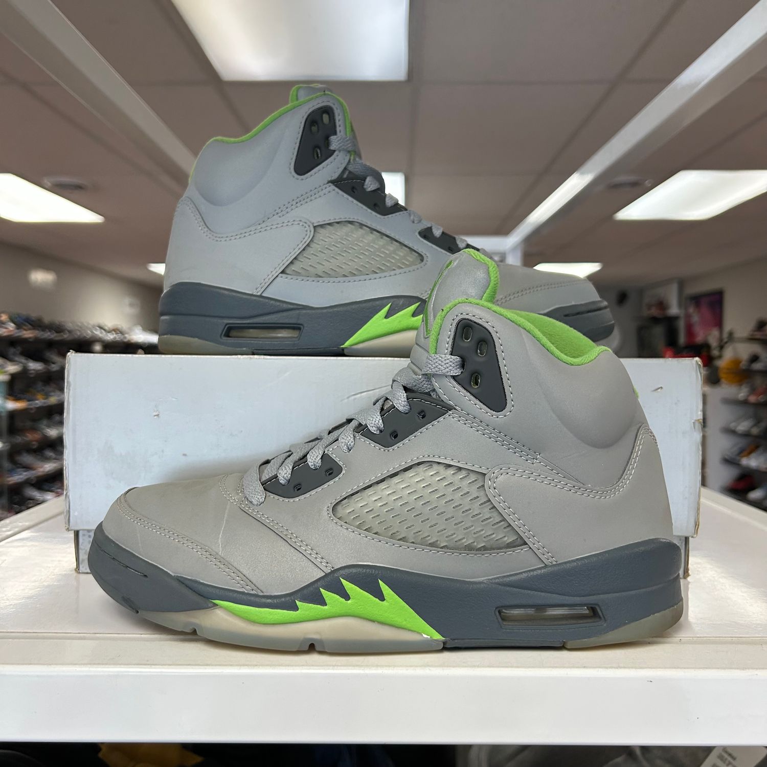 PO AIR JORDAN 5 RETRO GREEN BEAN (2022) SIZE 8.5