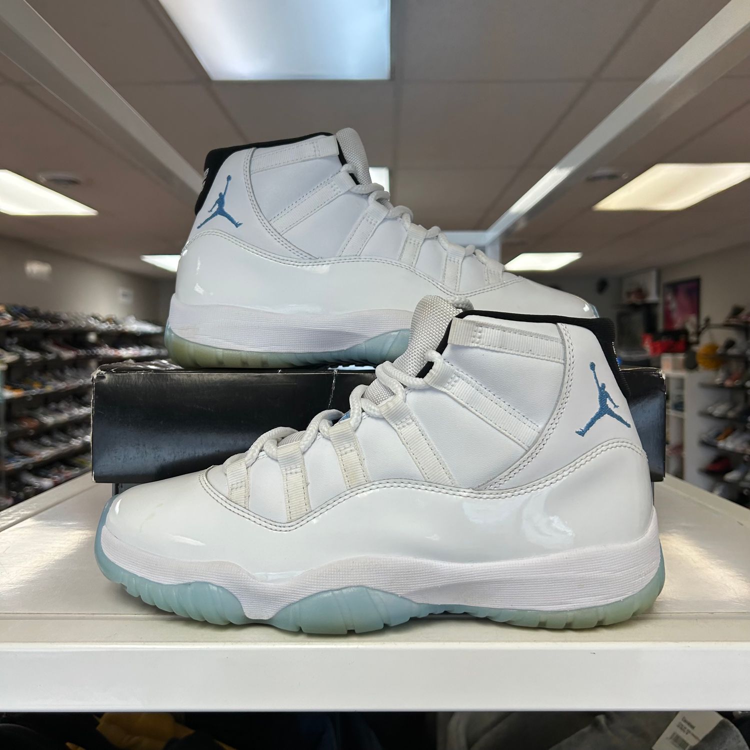 PO AIR JORDAN 11 LEGEND BLUE SIZE 9