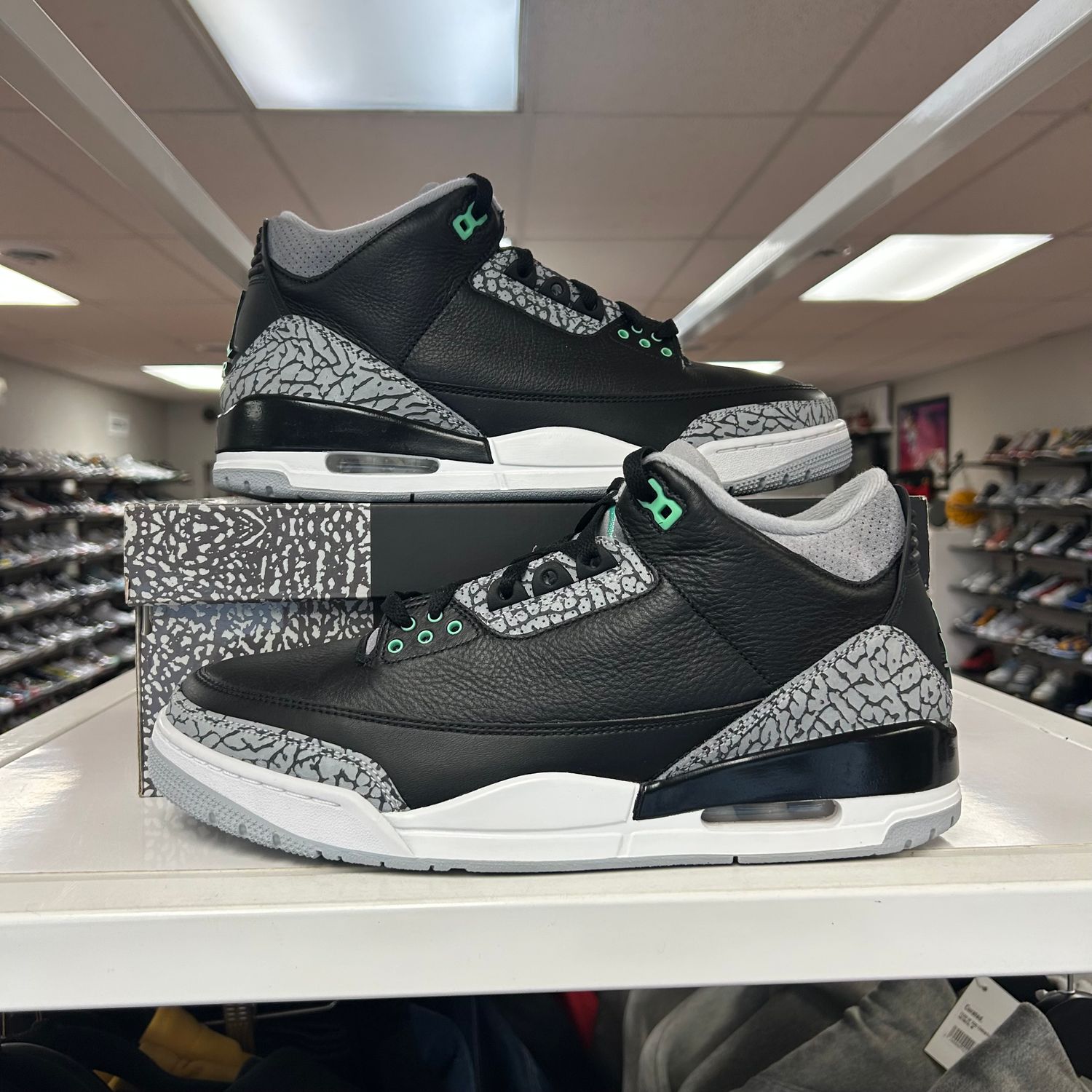 PO AIR JORDAN 3 RETRO GREEN GLOW SIZE 12