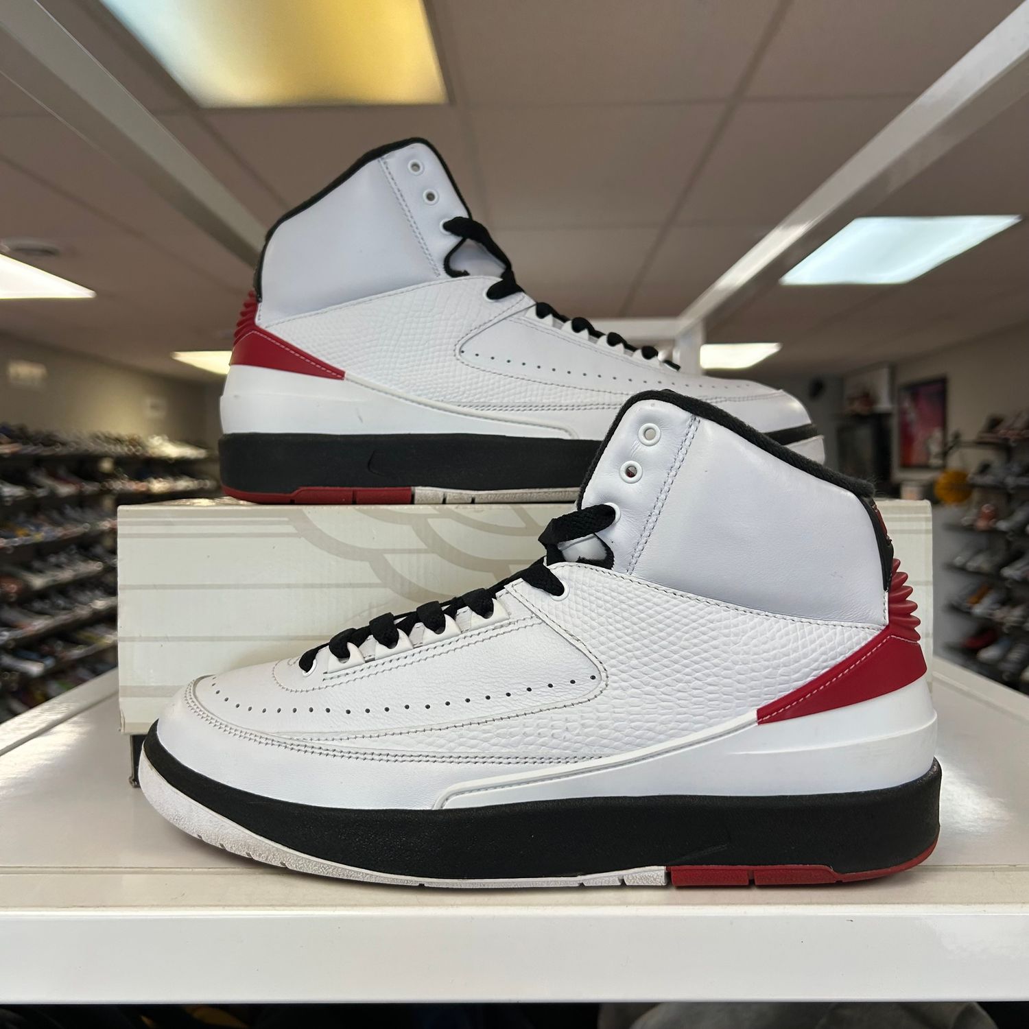 PO AIR JORDAN 2 RETRO OG CHICAGO (2022) SIZE 10
