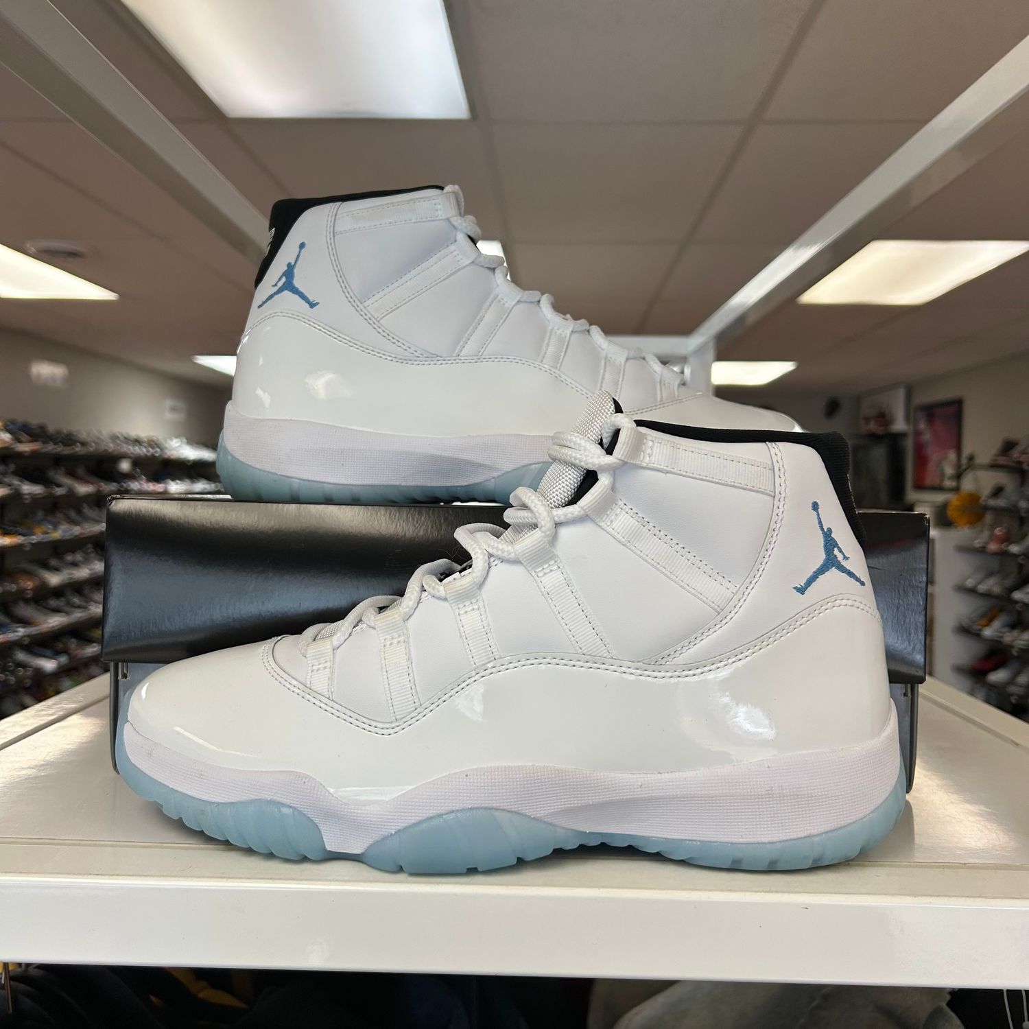 PO AIR JORDAN 11 LEGEND BLUE (2024) SIZE 12