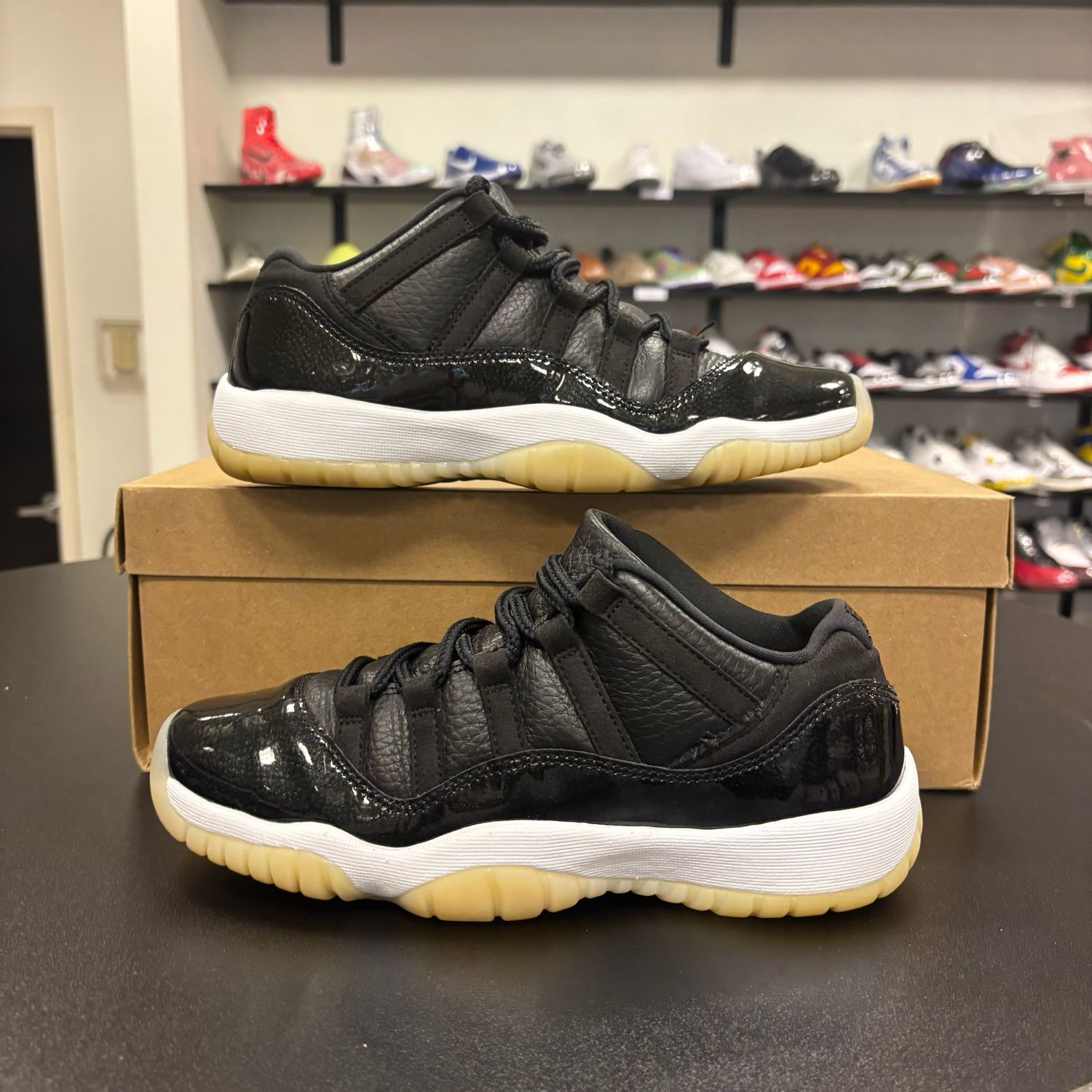 PO NB AIR JORDAN 11 LOW 72-10 SIZE 7Y
