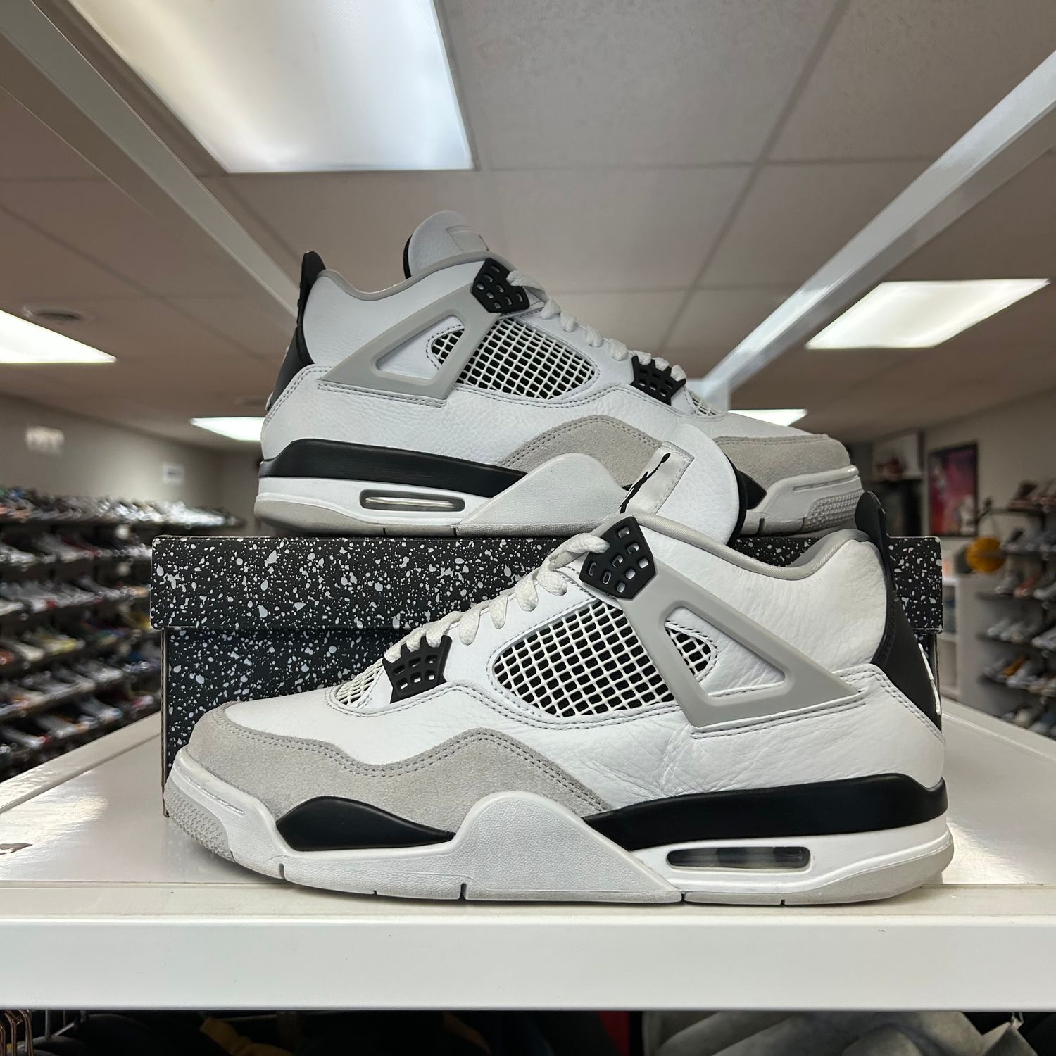 PO AIR JORDAN 4 MILITARY BLACK SIZE 11