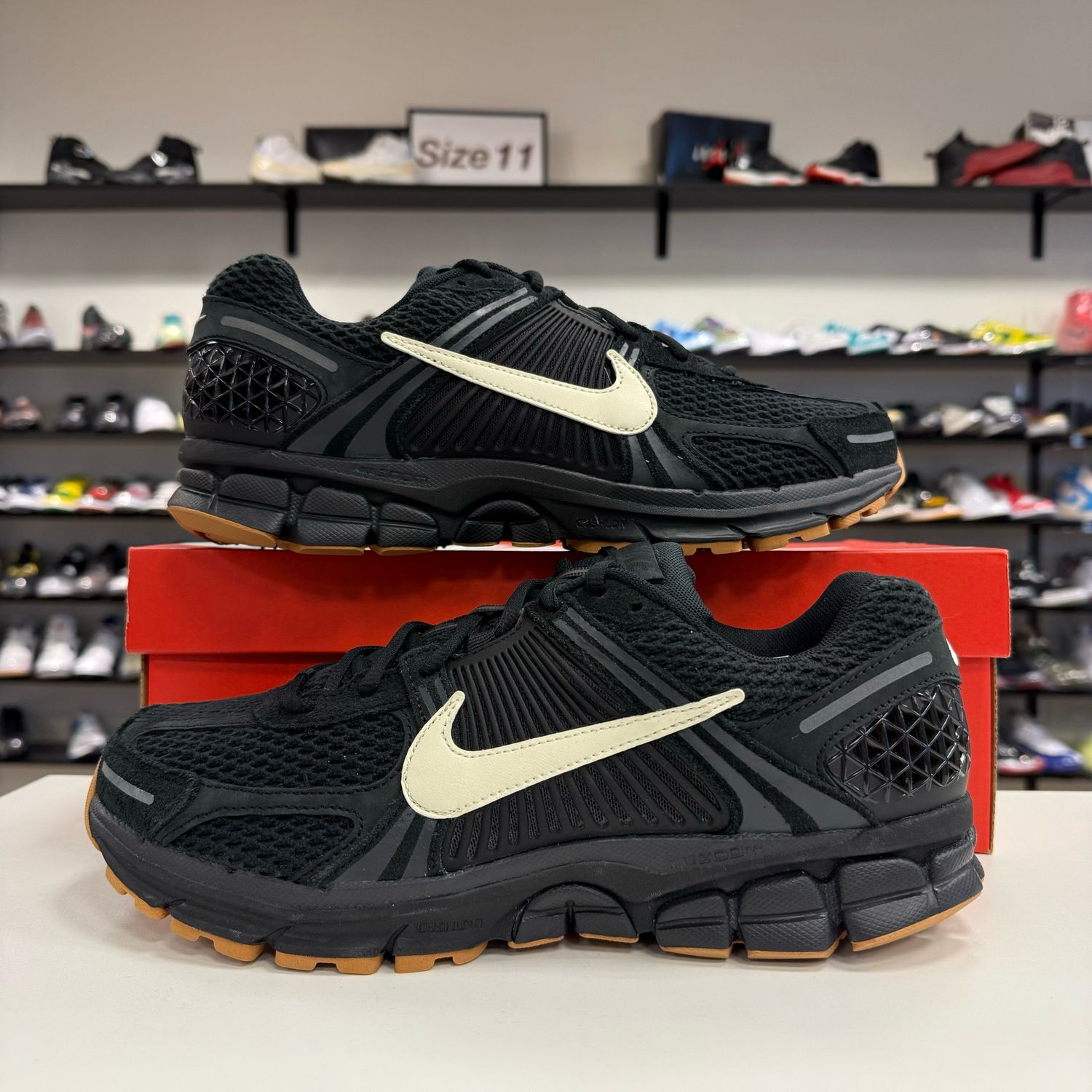 NEW NIKE ZOOM VOMERO 5 BLACK GUM