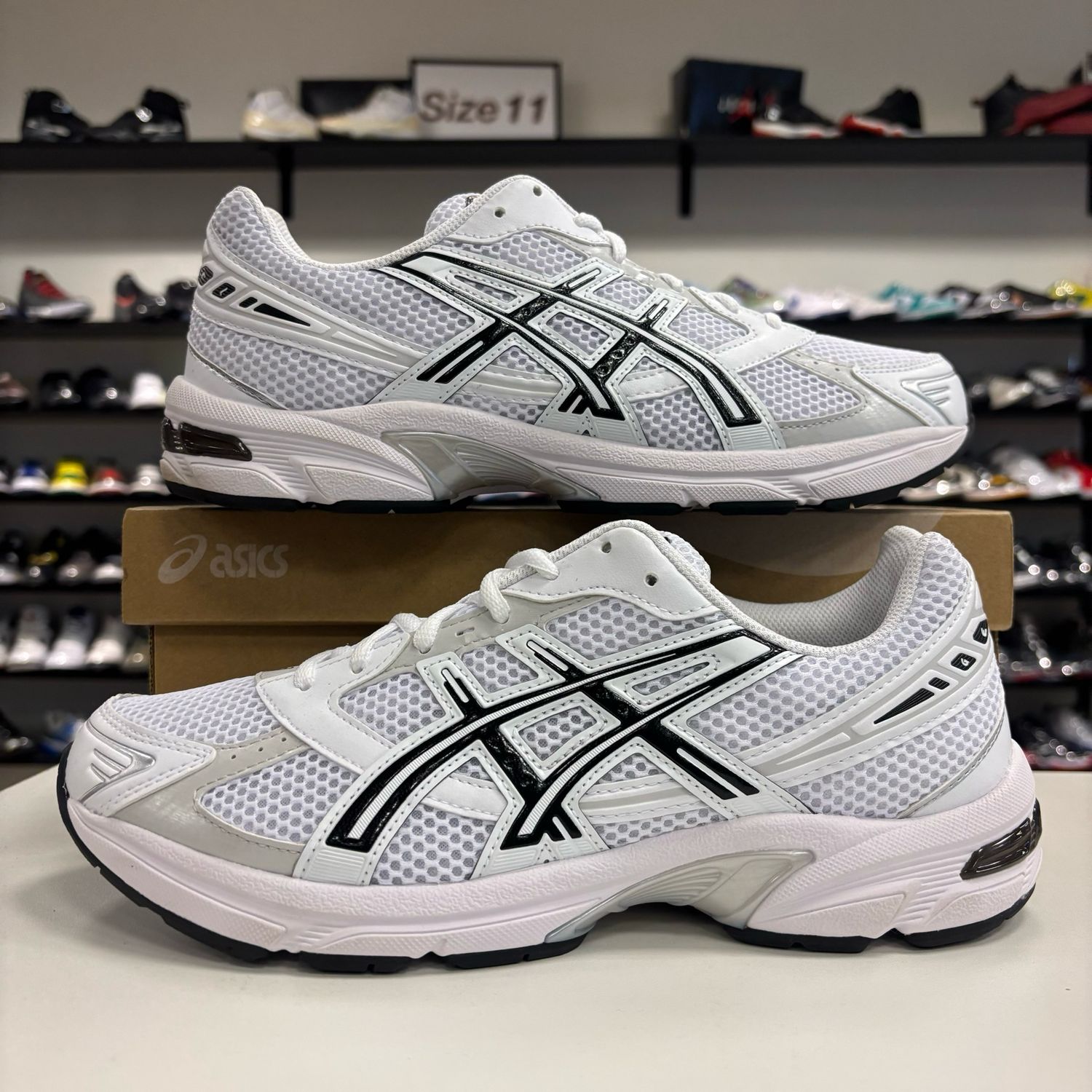 PO ASICS GEL-1130 WHITE BLACK SIZE 10.5