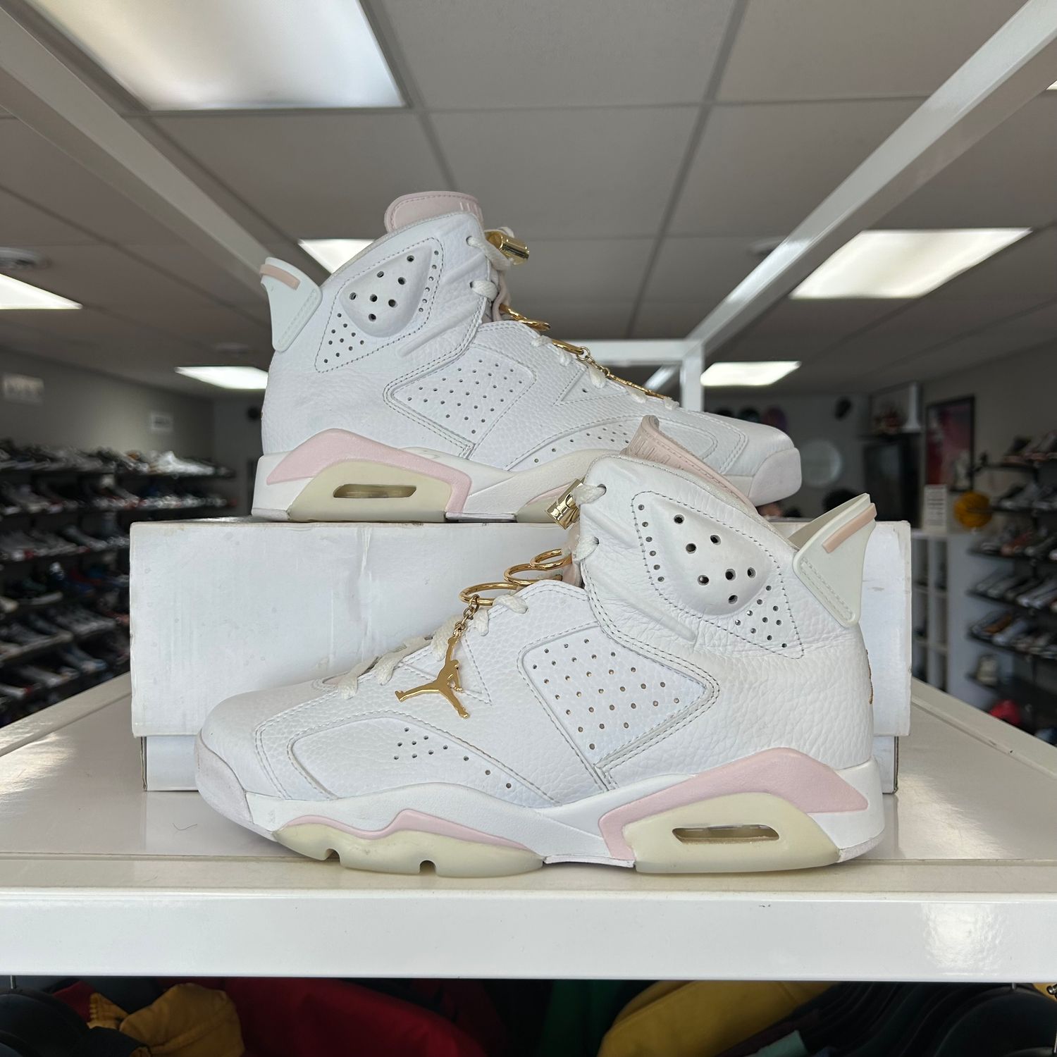 PO AIR JORDAN 6 RETRO GOLD HOOPS (WOMENS) SIZE 9.5W
