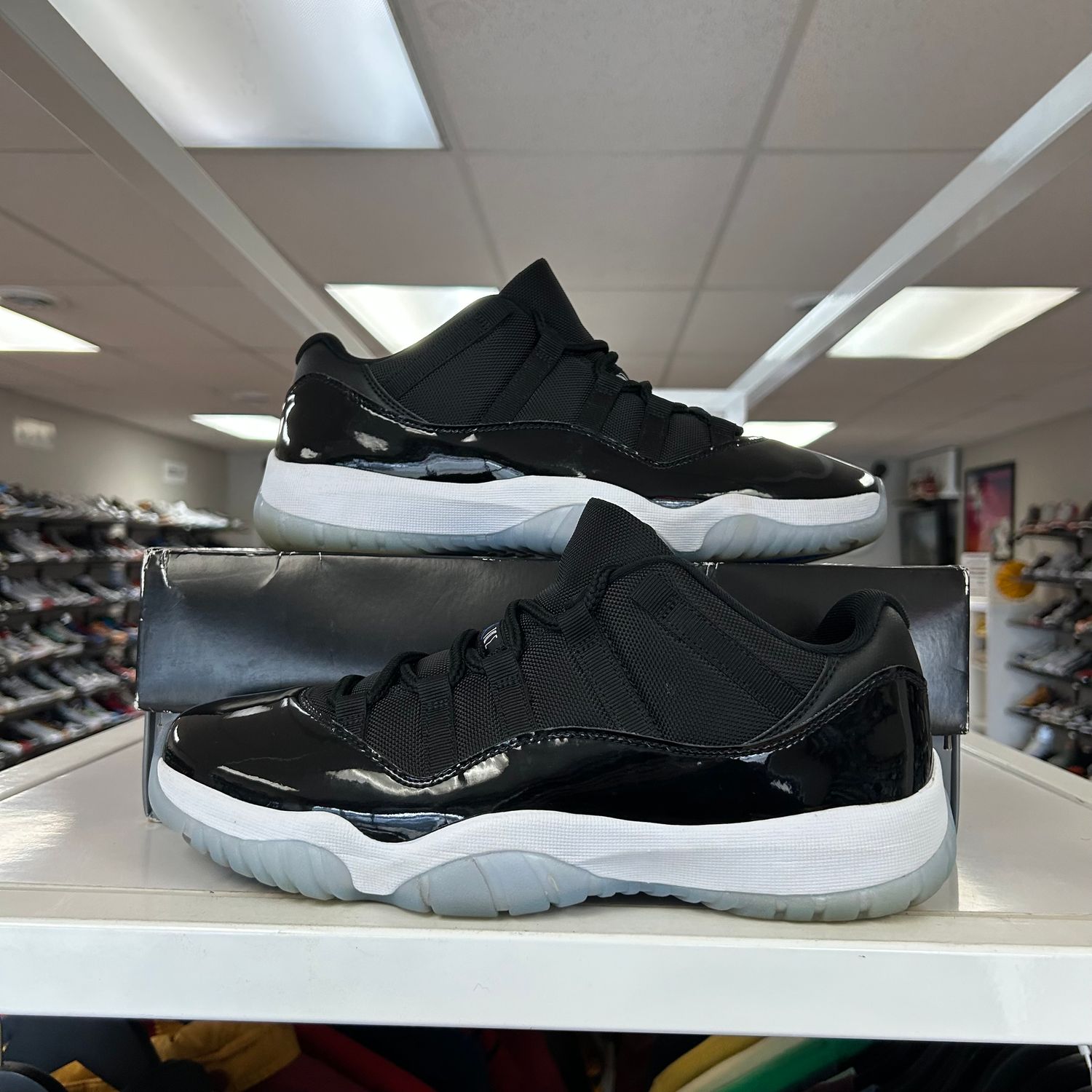 PO2 AIR JORDAN 11 LOW SPACE JAM SIZE 10.5