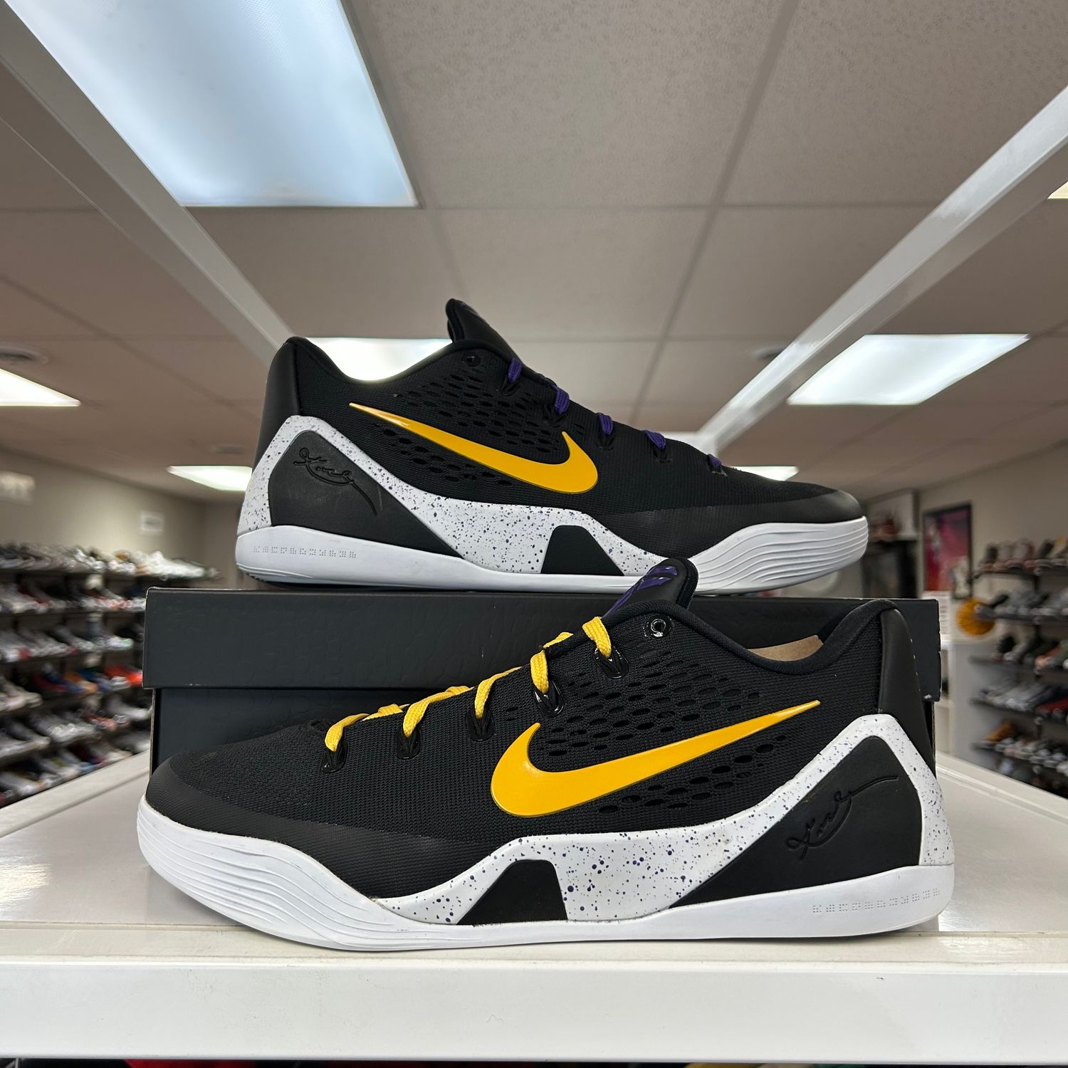 PO NIKE KOBE 9 EM LOW PROTRO TB BLACK UNIVERSITY GOLD SIZE 11.5