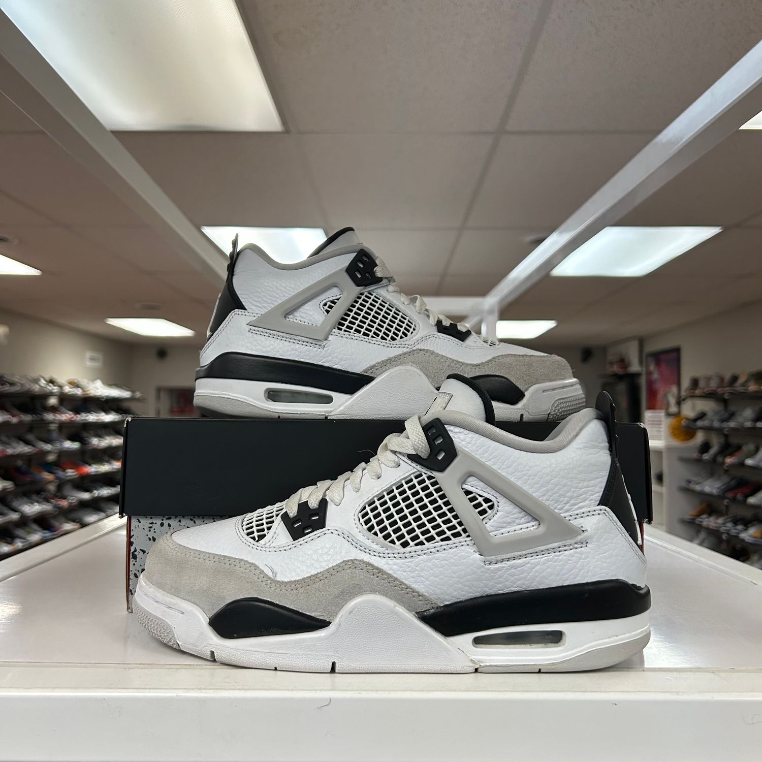 PO2 AIR JORDAN 4 MILITARY BLACK SIZE 7Y