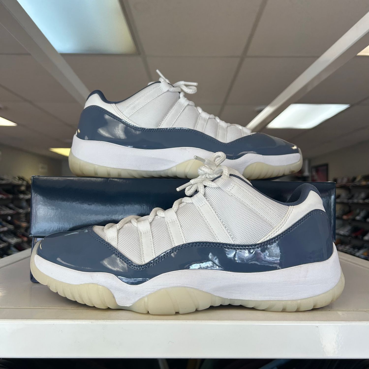 PO AIR JORDAN 11 RETRO LOW DIFFUSED BLUE SIZE 11.5