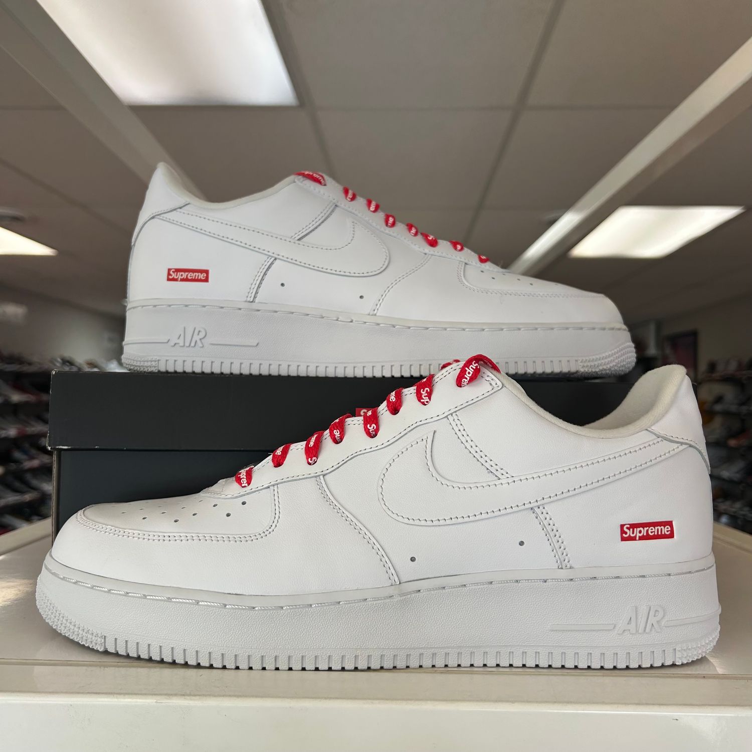 PO NIKE AIR FORCE 1 LOW SUPREME WHITE SIZE 12