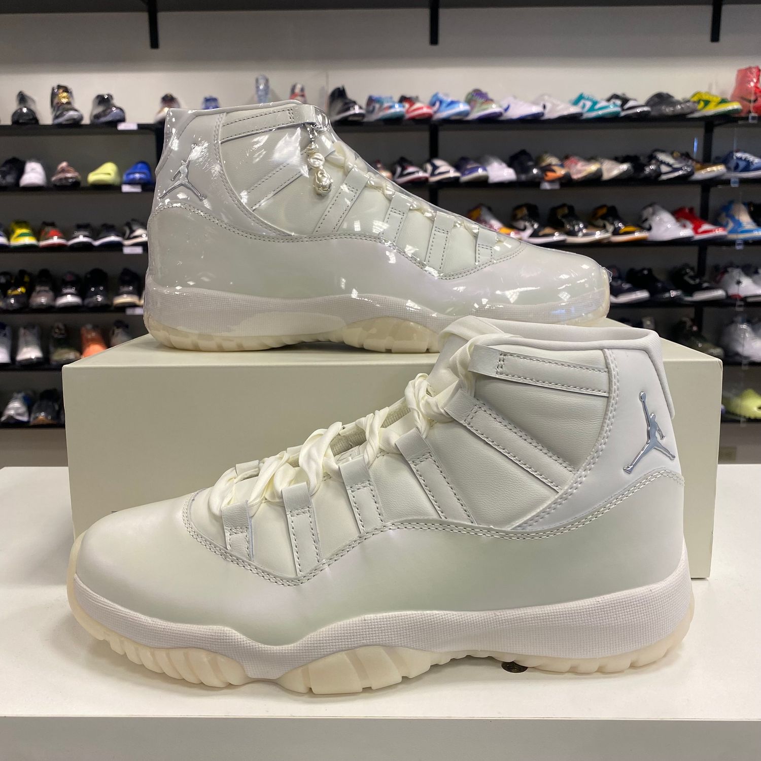 NEW AIR JORDAN 11 RETRO PEARL (W)