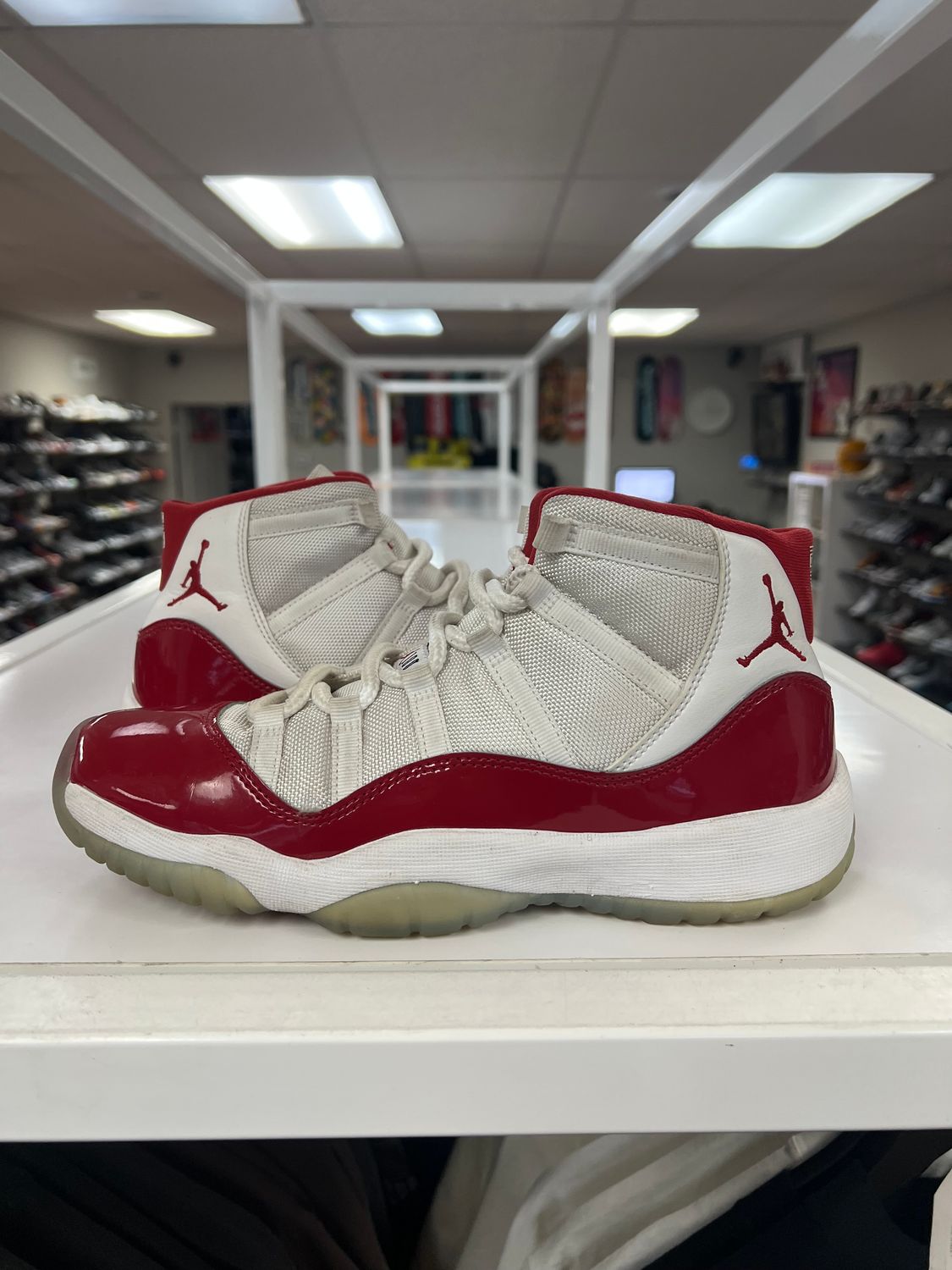 PONB AIR JORDAN 11 CHERRY SIZE 7Y