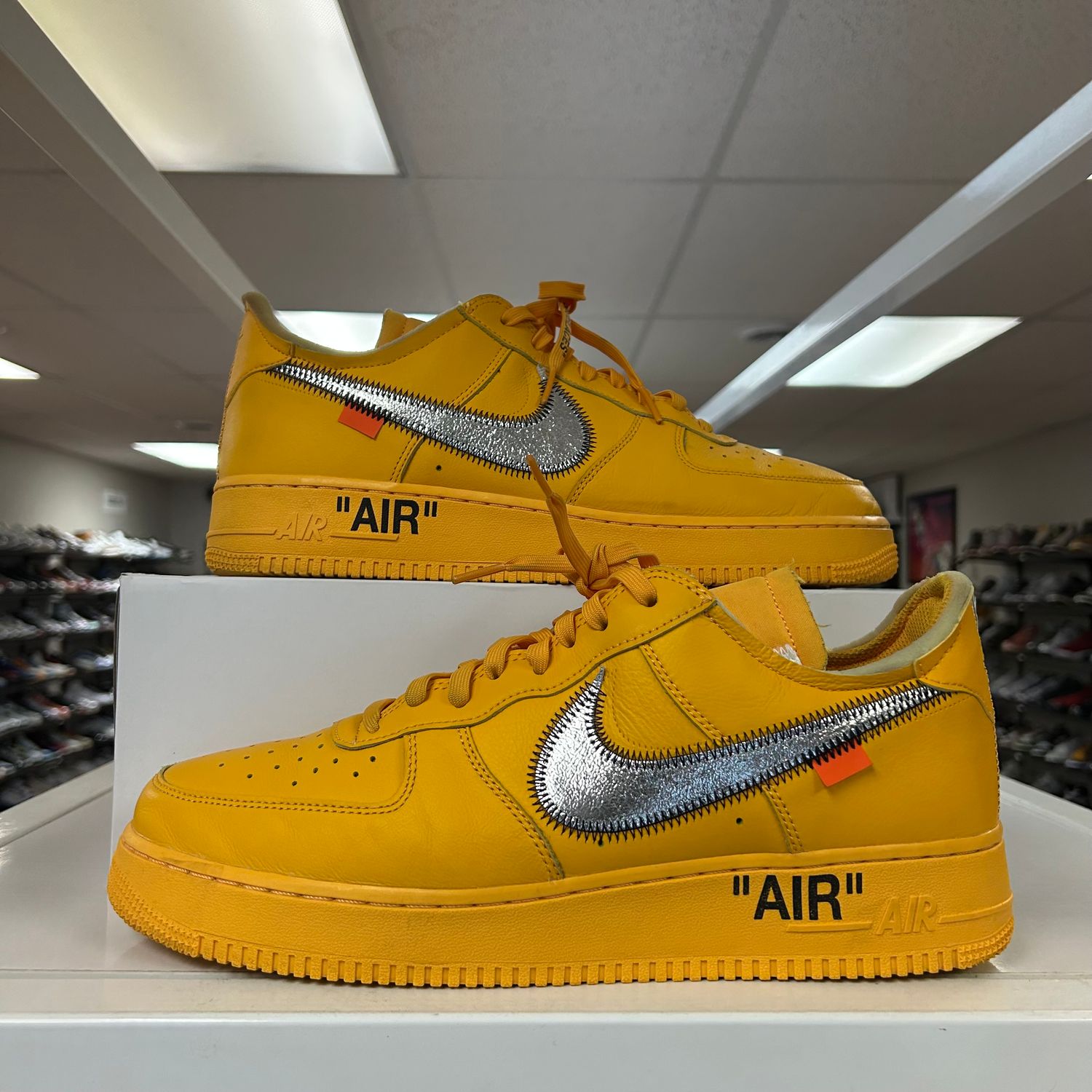 PO NIKE AIR FORCE 1 LOW OFF-WHITE ICA UNIVERSITY GOLD SIZE 12