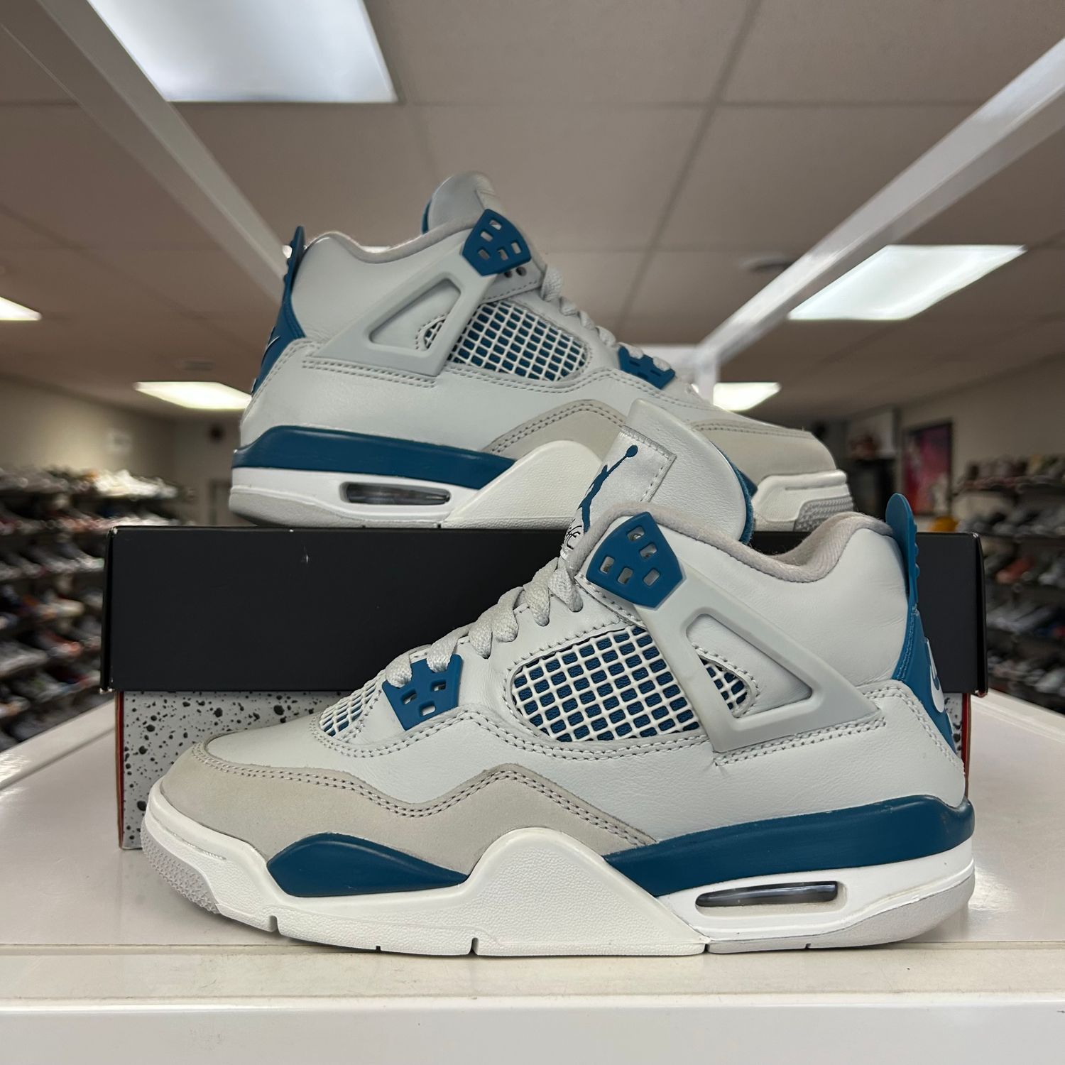 PO2 AIR JORDAN 4 MILITARY BLUE SIZE 5.5Y
