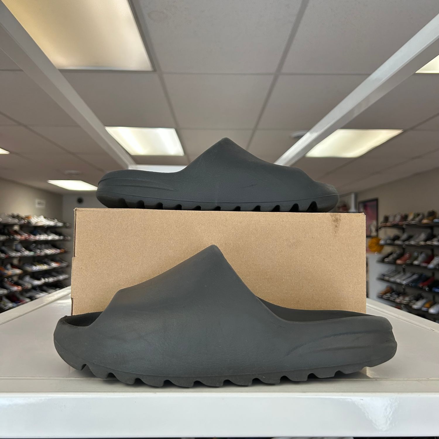PO ADIDAS YEEZY SLIDE ONYX SIZE 10