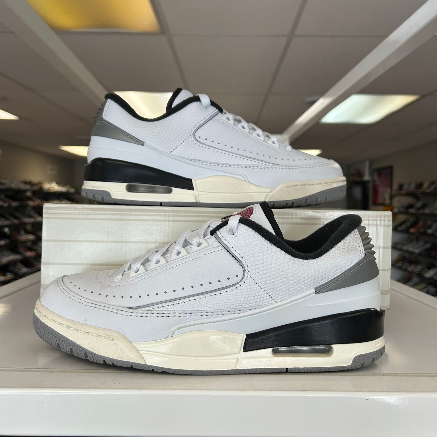 PO AIR JORDAN 2/3 WHITE BLACK METALLIC SILVER SIZE 9