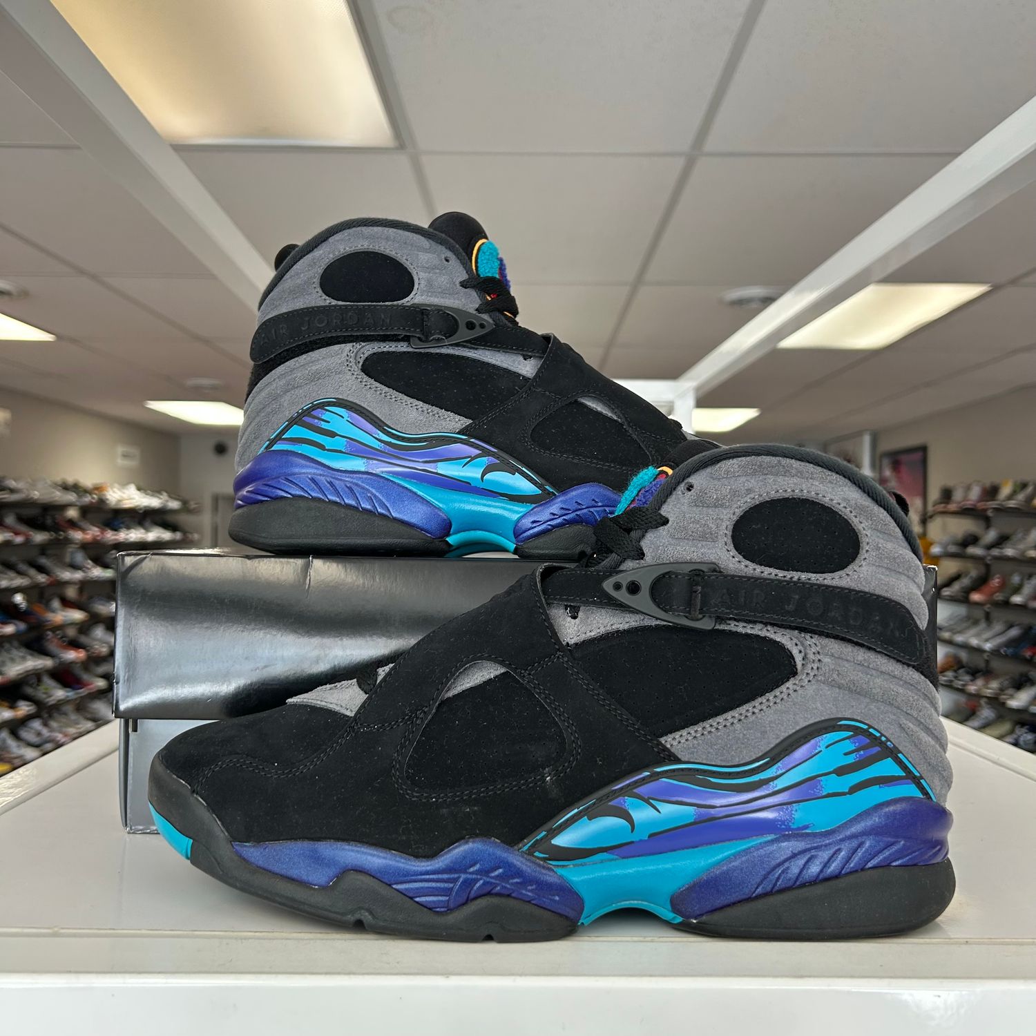 PO AIR JORDAN 8 RETRO AQUA (2025) SIZE 10.5