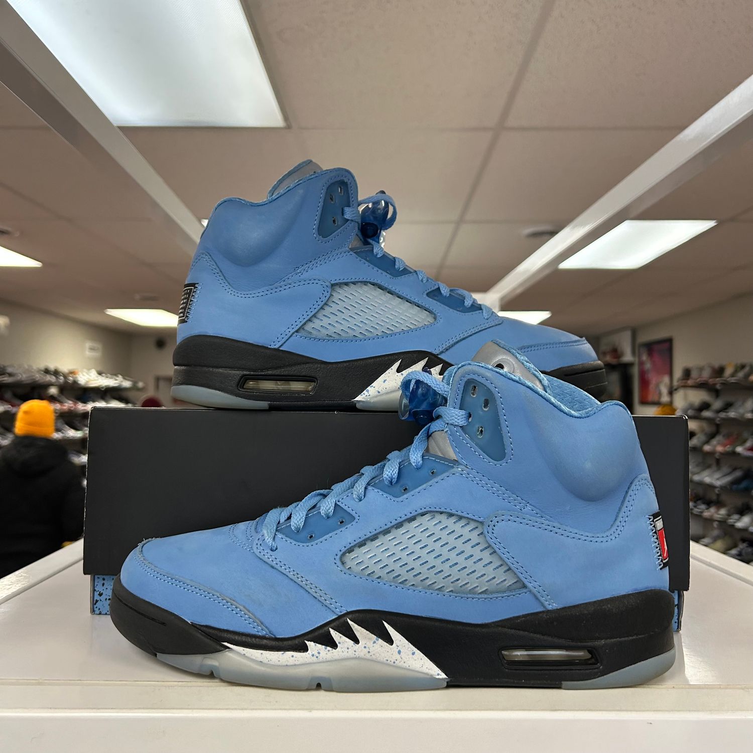 PO3 AIR JORDAN 5 UNC SIZE 10.5