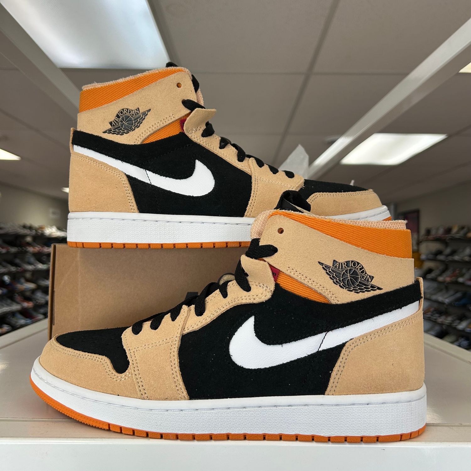 NEW (NO LID) AIR JORDAN 1 HIGH ZOOM AIR CMFT PUMPKIN SPICE SIZE 9.5