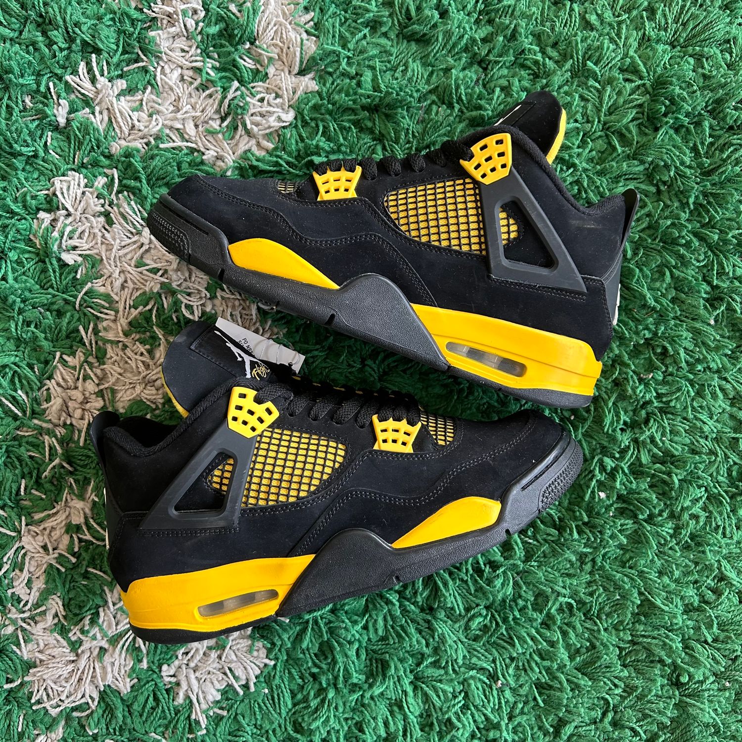 PO NB2 AIR JORDAN 4 THUNDER SIZE 10