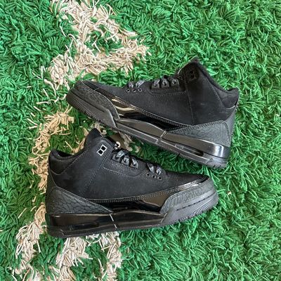 PO NB AIR JORDAN 3 BLACK CAT SIZE 6Y