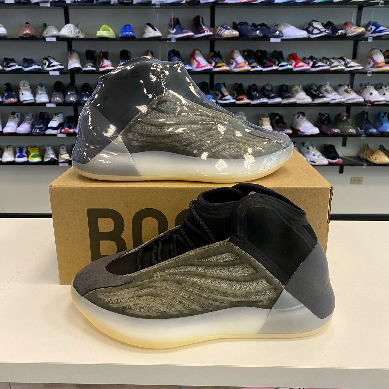 NEW ADIDAS YEEZY QNTM BARIUM