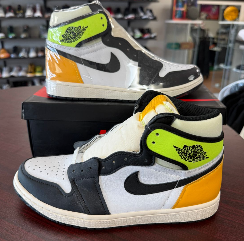 NEW AIR JORDAN 1 VOLT UNIVERSITY GOLD