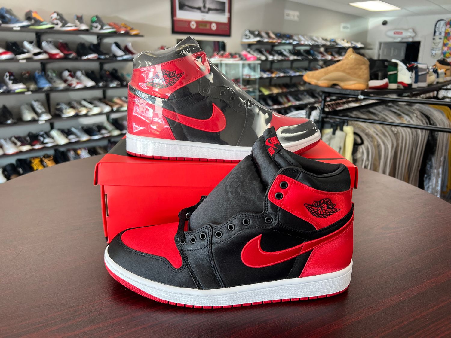 NEW AIR JORDAN 1 SATIN BRED (W)
