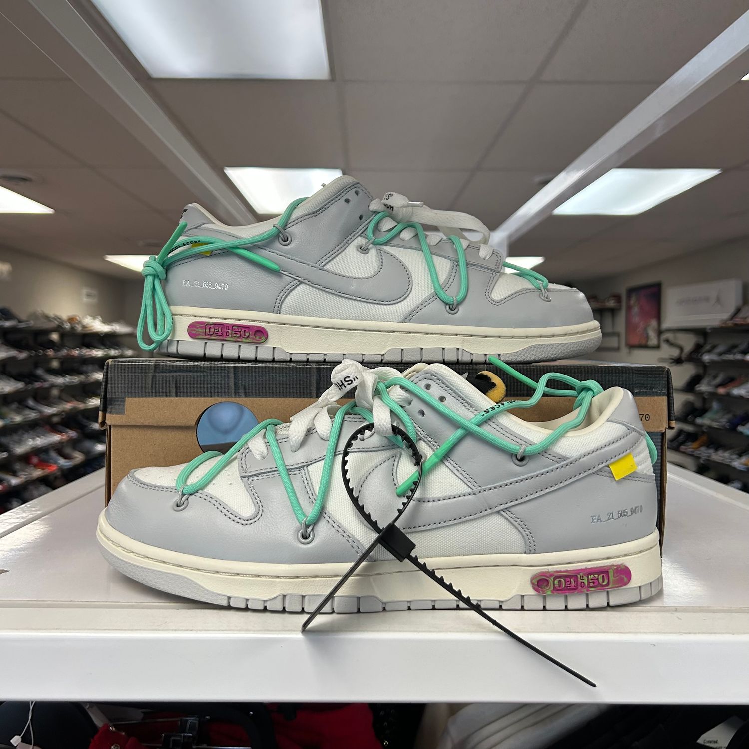NEW NIKE DUNK LOW OFF WHITE LOT 4