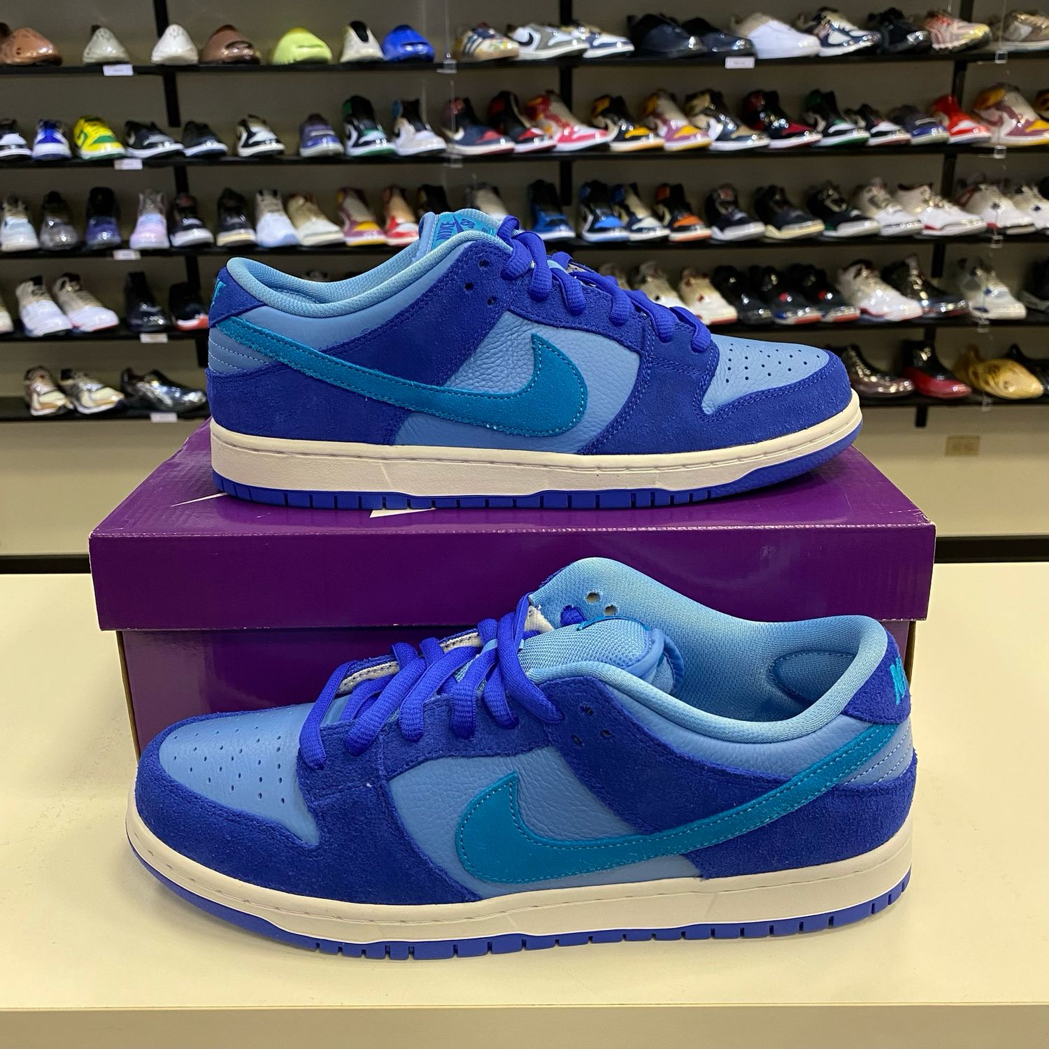 NEW NIKE SB DUNK LOW BLUE RASPBERRY