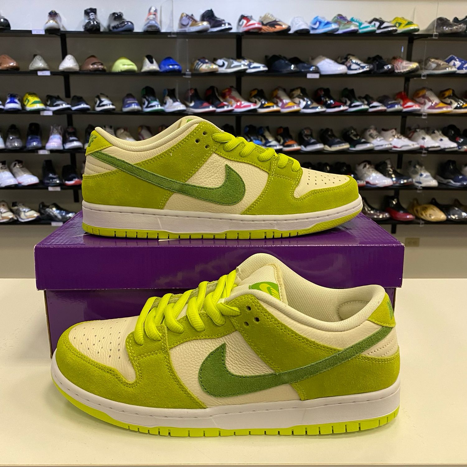 NEW NIKE SB DUNK LOW GREEN APPLE