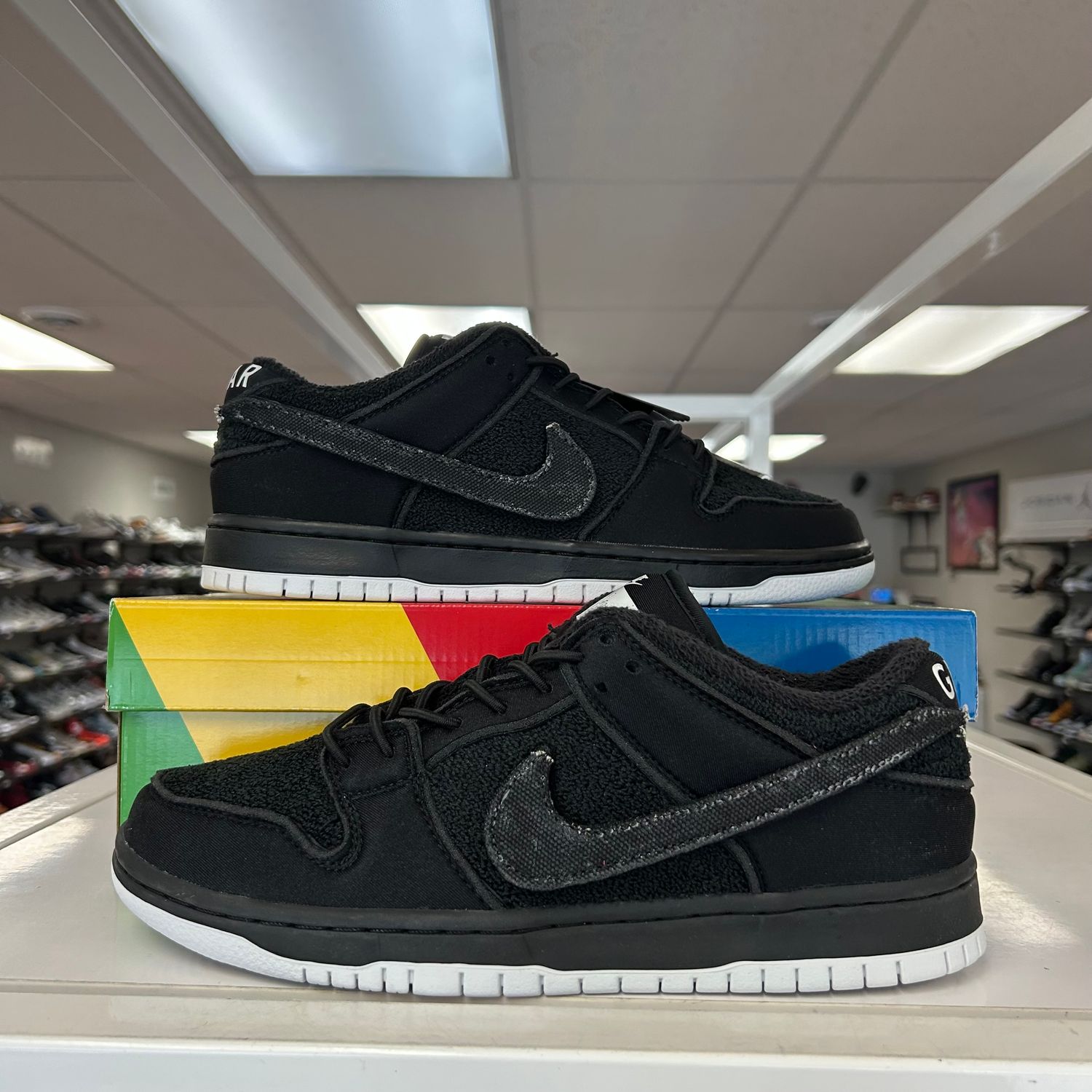 NEW NIKE SB DUNK LOW GNARHUNTERS