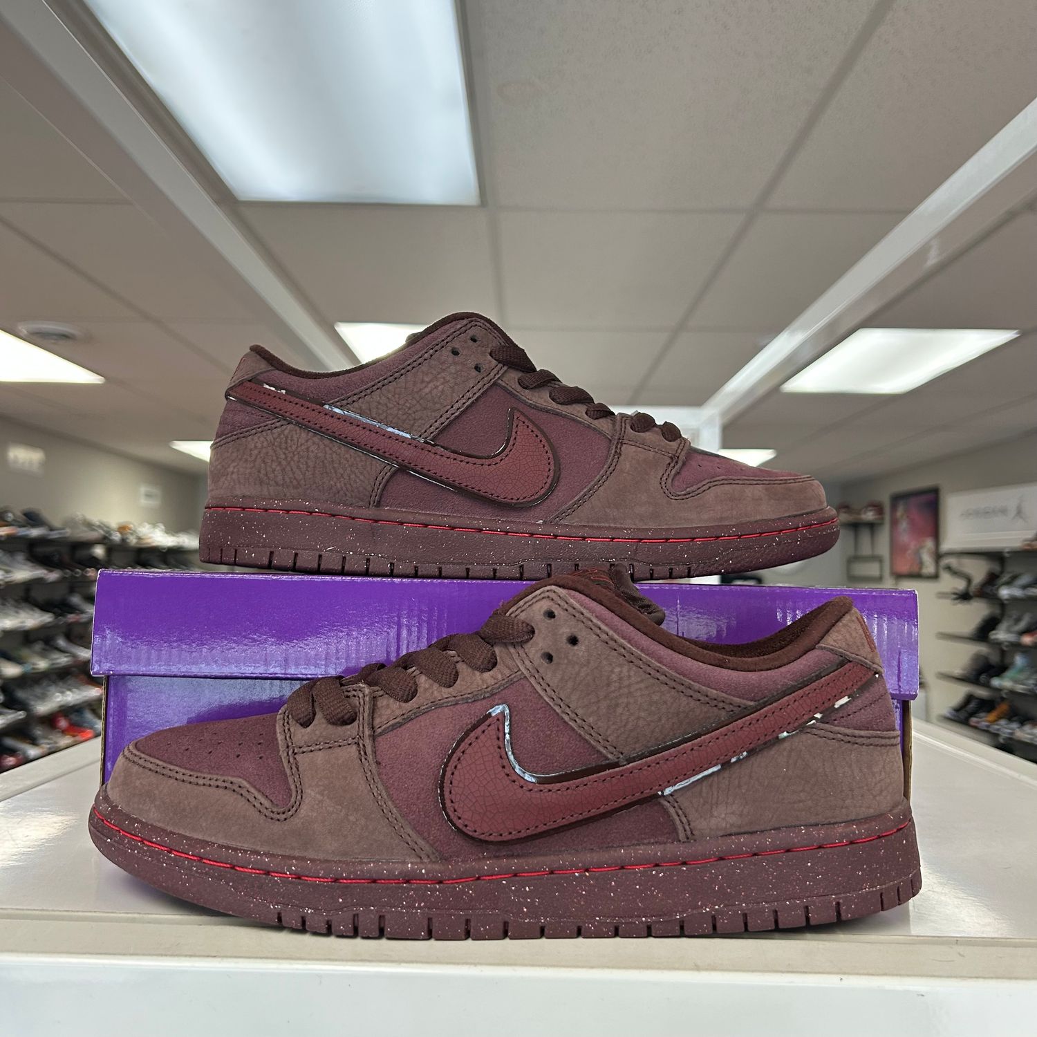 NEW NIKE SB DUNK LOW CITY OF LOVE BURGUNDY CRUSH