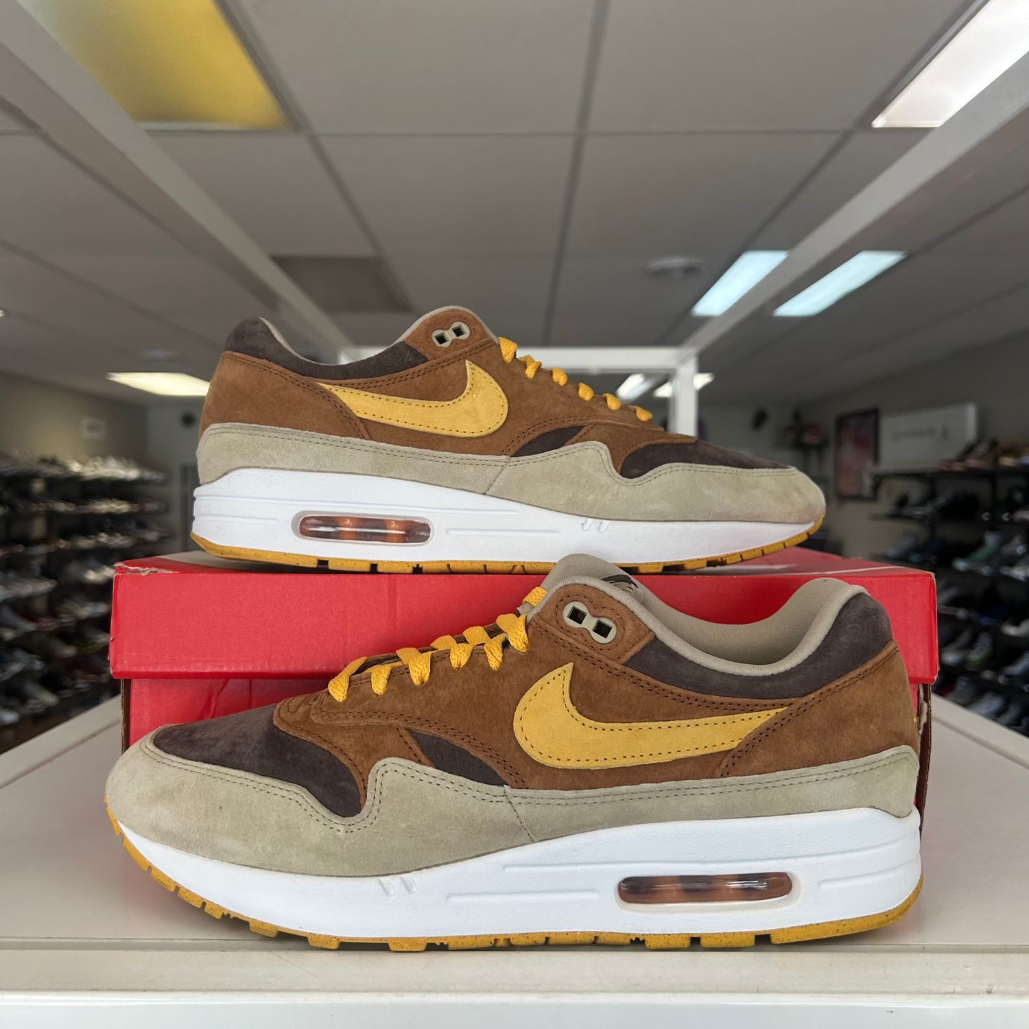 PO NIKE AIR MAX 1 PRM DUCK PECAN YELLOW OCHRE (SX) SIZE 10.5