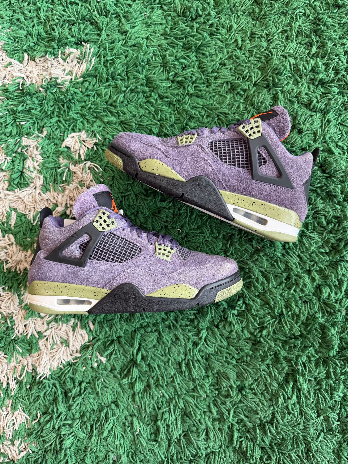PO AIR JORDAN 4 CANYON PURPLE (WOMENS) SIZE 11.5