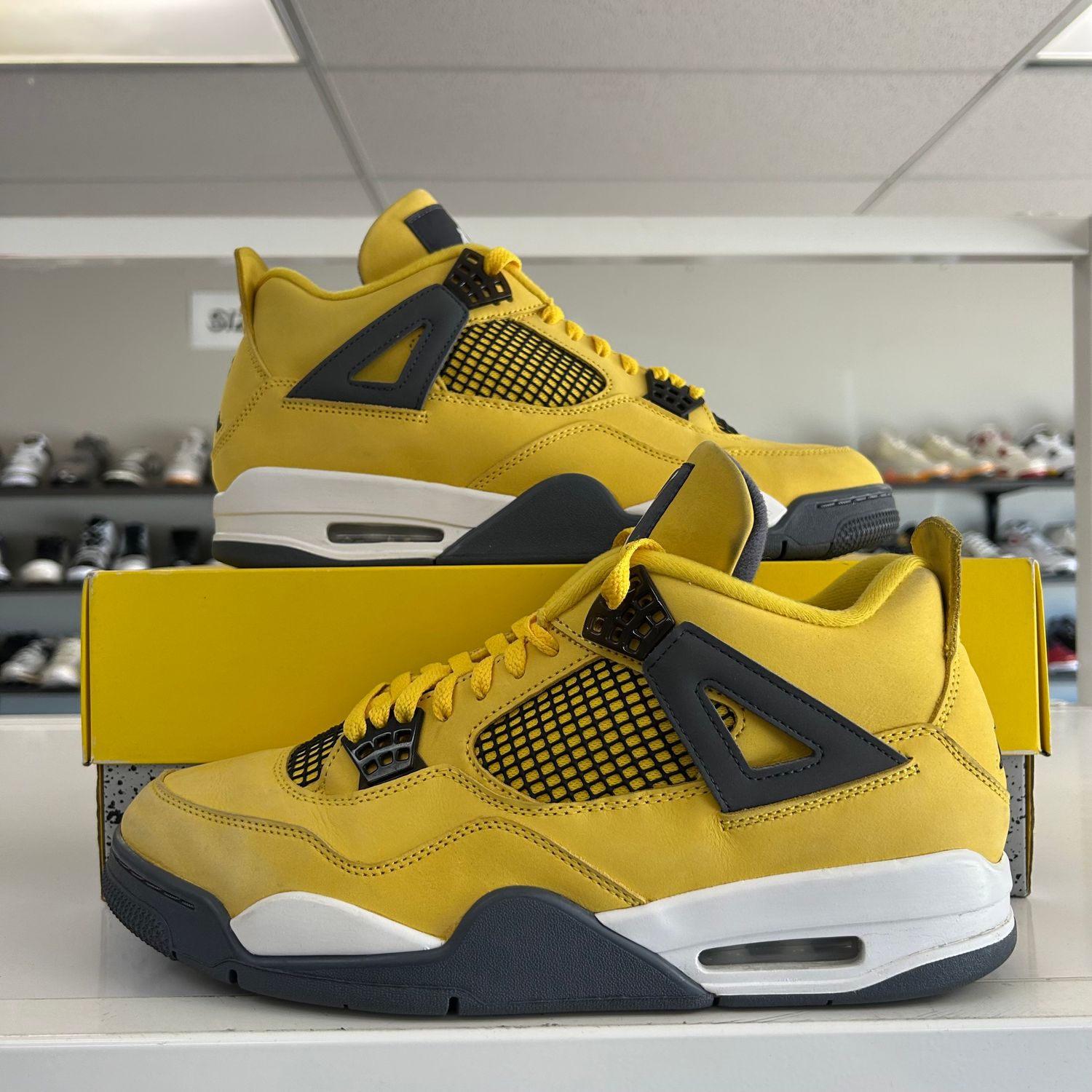 PO AIR JORDAN 4 LIGHTNING (SX) SIZE 11.5