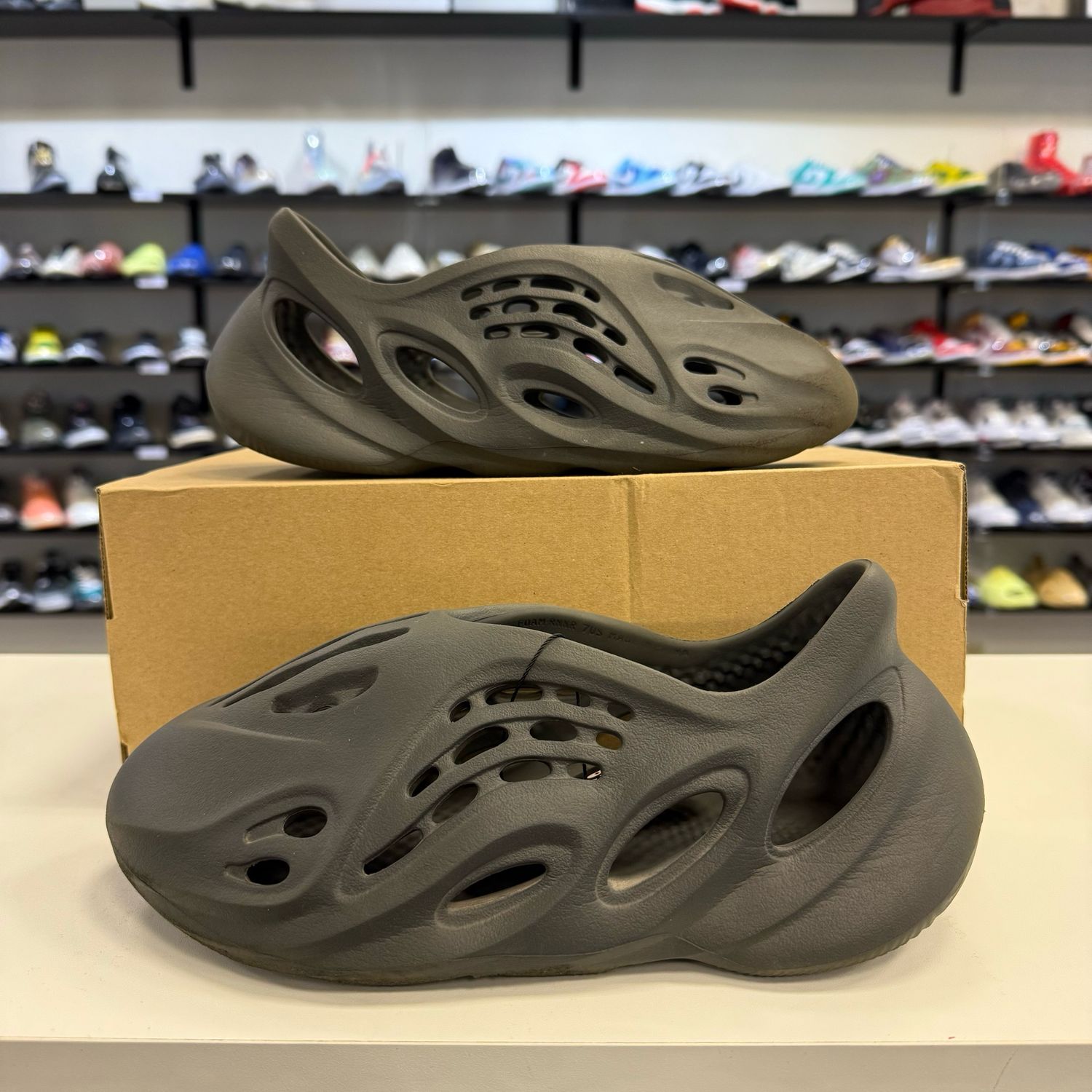 PO ADIDAS YEEZY FOAM RUNNER CARBON SIZE 7