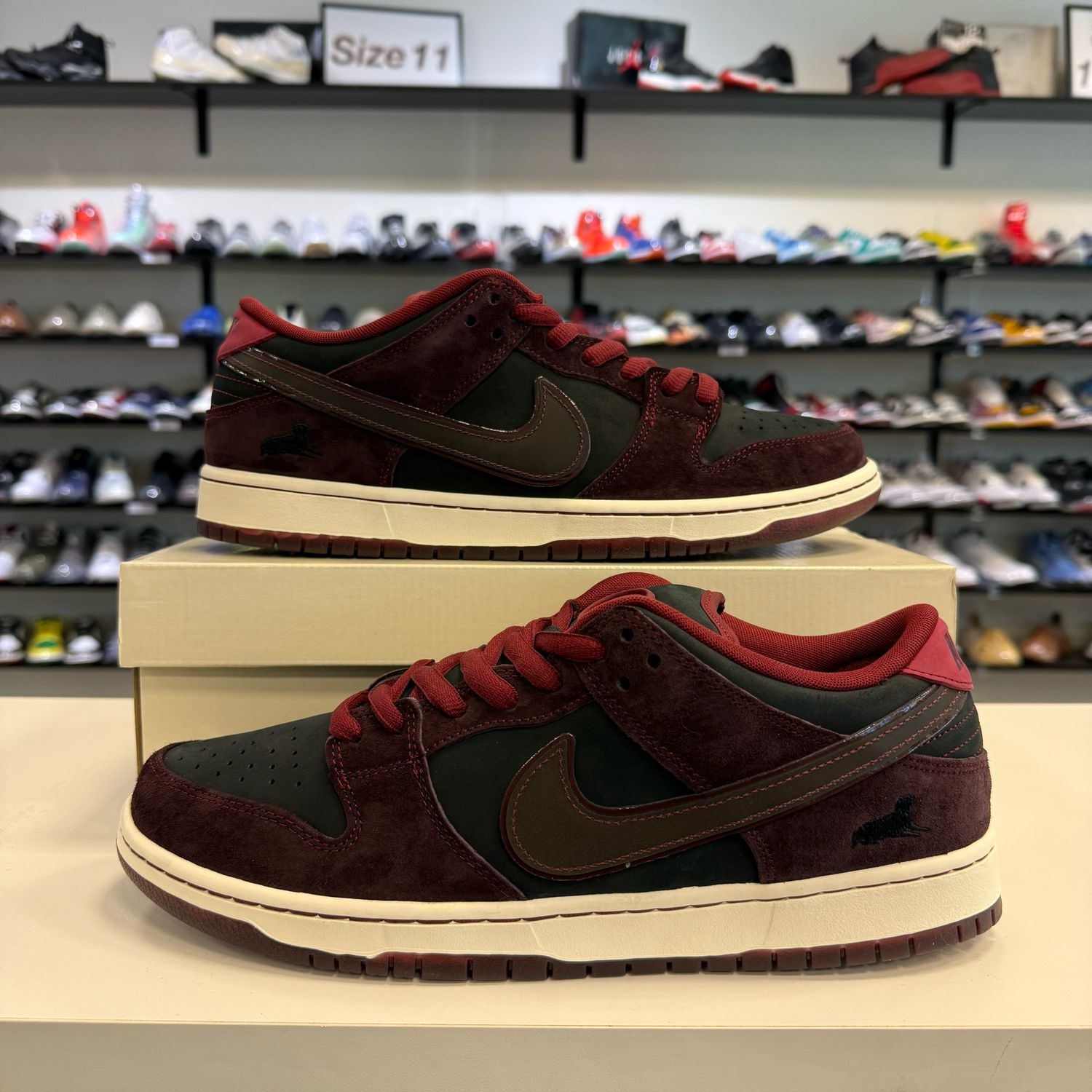NEW NIKE SB DUNK LOW RIOT SKATESHOP