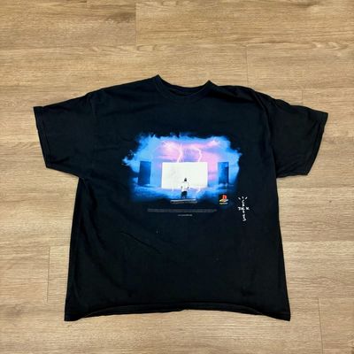 PO TRAVIS SCOTT MONOLITH NIGHT PLAYSTATION TEE SIZE XL
