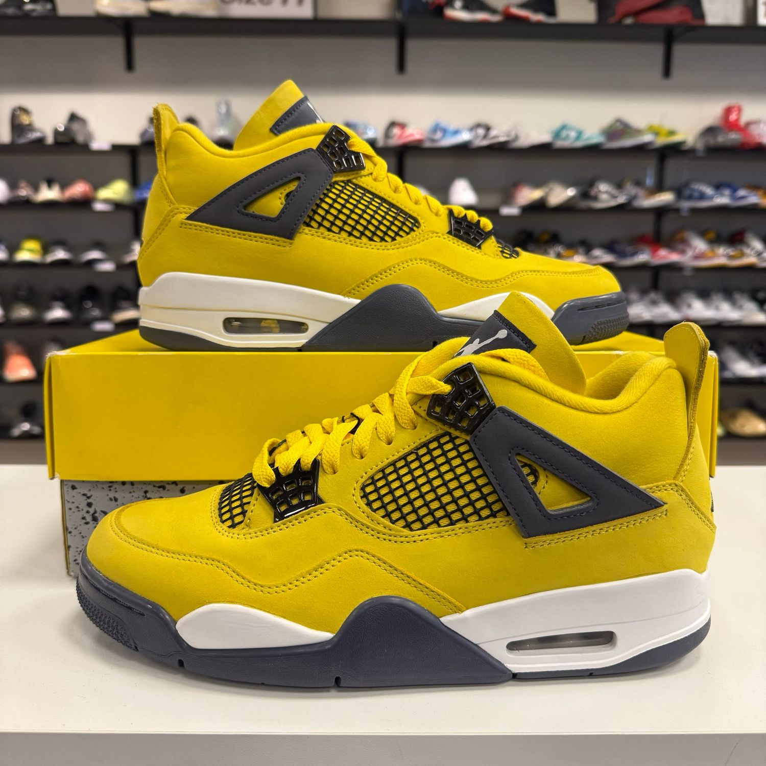 PO3 AIR JORDAN 4 LIGHTNING SIZE 9