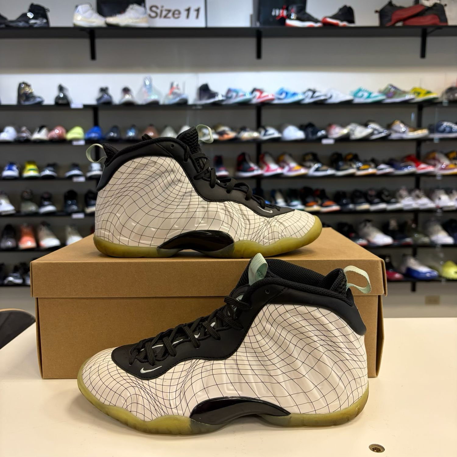 PO NB NIKE WHITE GS FOAMPOSITE SIZE 6Y