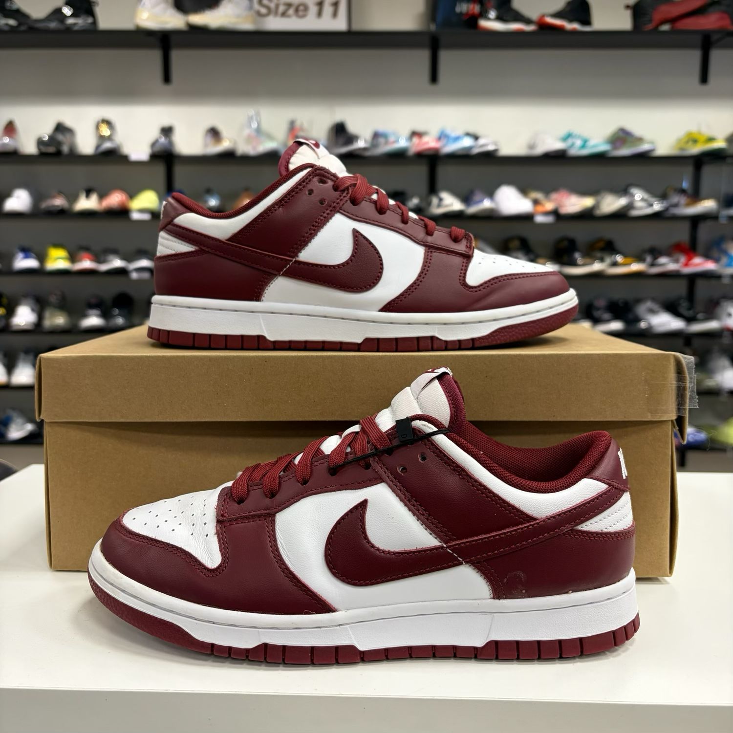 PO NB NIKE DUNK LOW TEAM RED SIZE 7M/8.5W