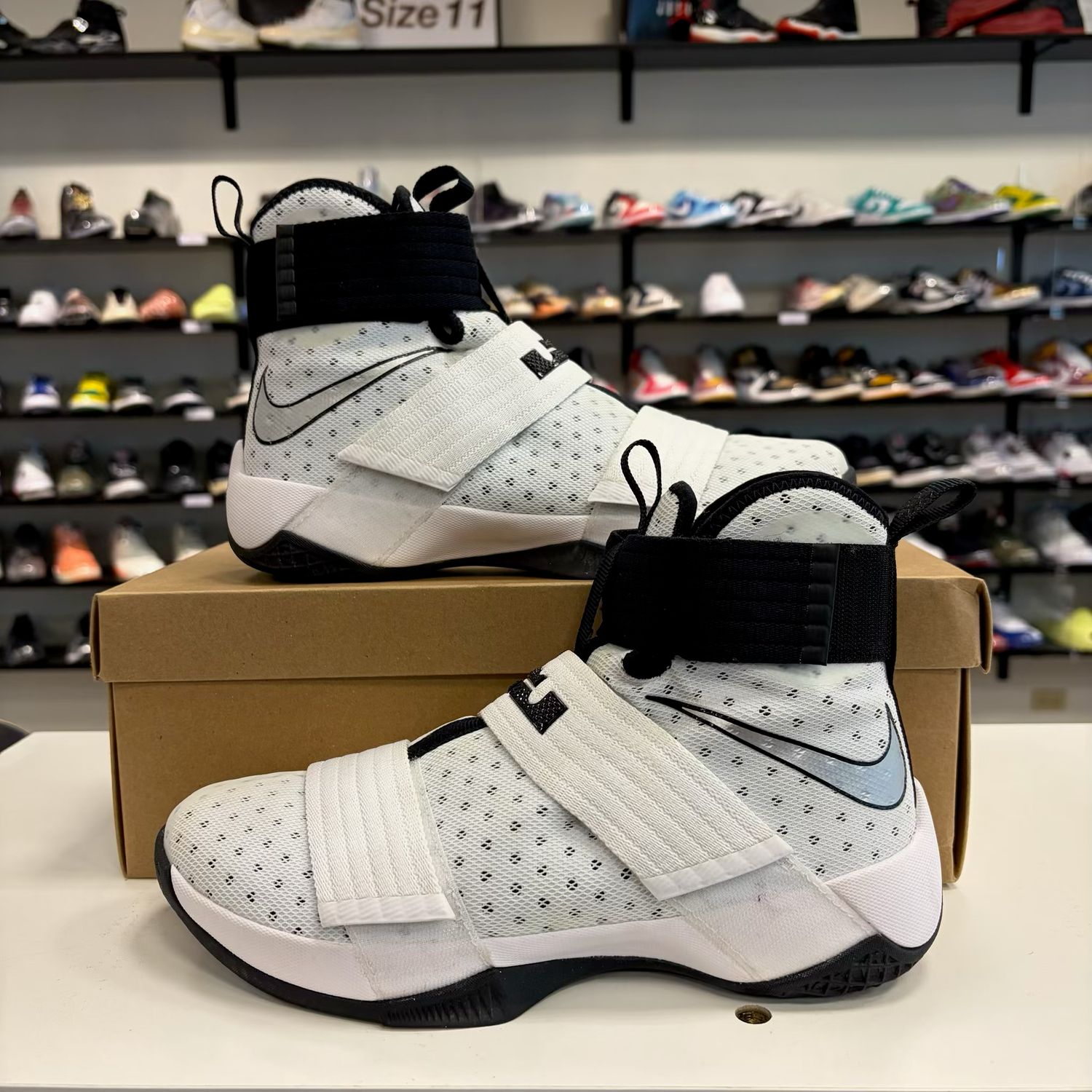 PO NB NIKE LEBRON ZOOM SOLDIER 10 TB WHITE SIZE 9