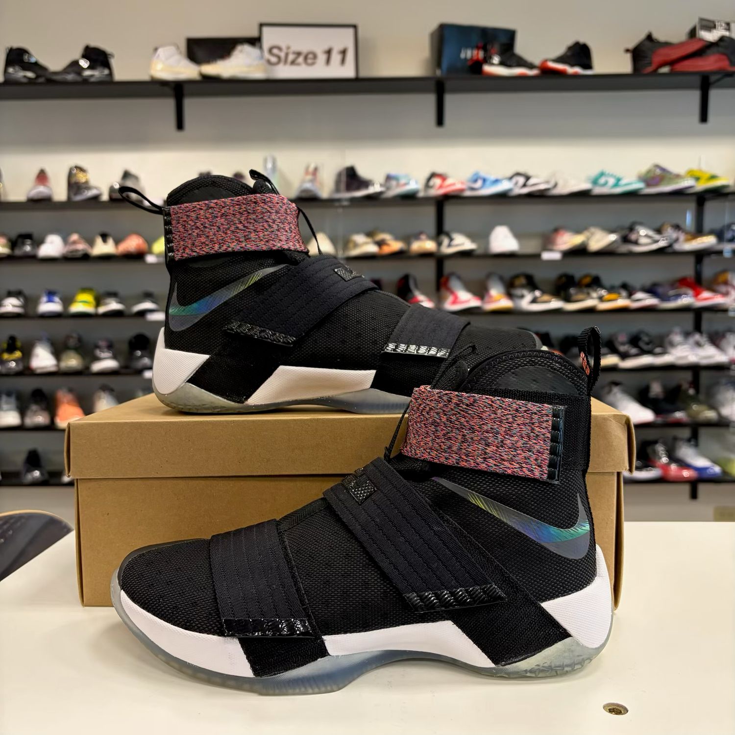 PO NB  NIKE LEBRON ZOOM SOLDIER 10 IRIDESCENT SIZE 9