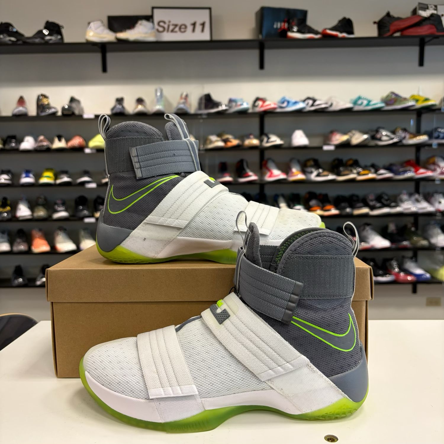 PO NB NIKE LEBRON ZOOM SOLDIER 10 DUNKMAN SIZE 9